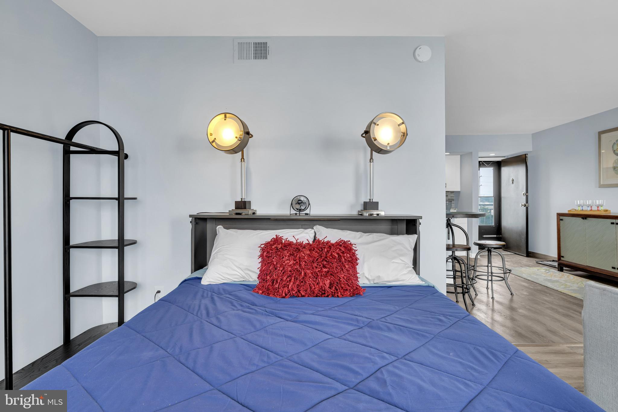 40126 FENWICK TOWER 305