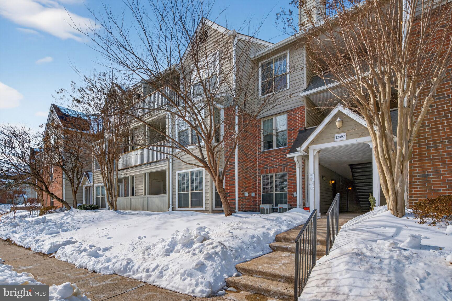 PENDERBROOK SQUARE CONDOMINIUMS - Residential