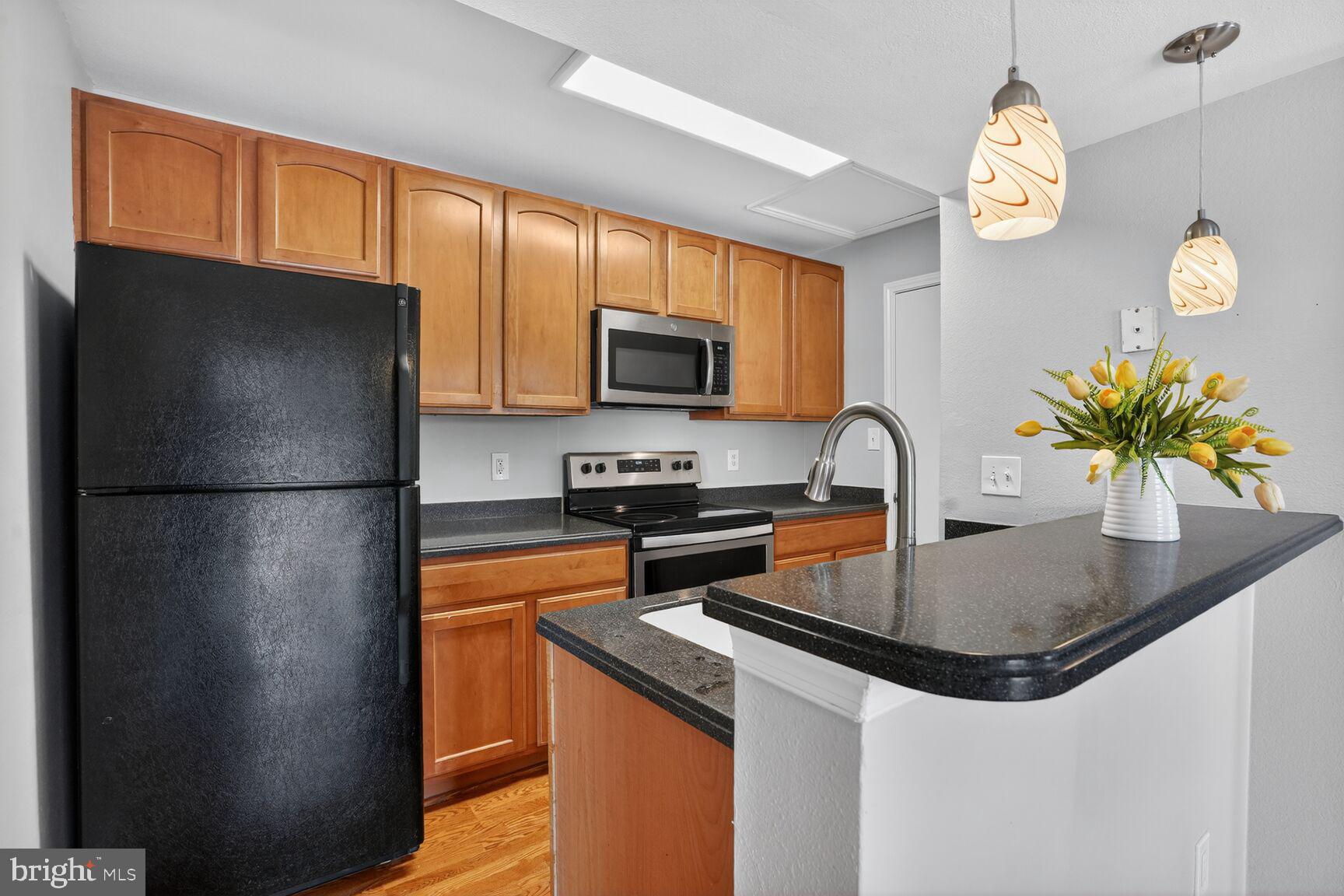 PENDERBROOK SQUARE CONDOMINIUMS - Residential