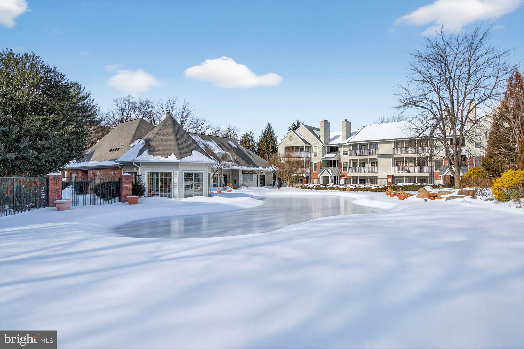PENDERBROOK SQUARE CONDOMINIUMS - Residential