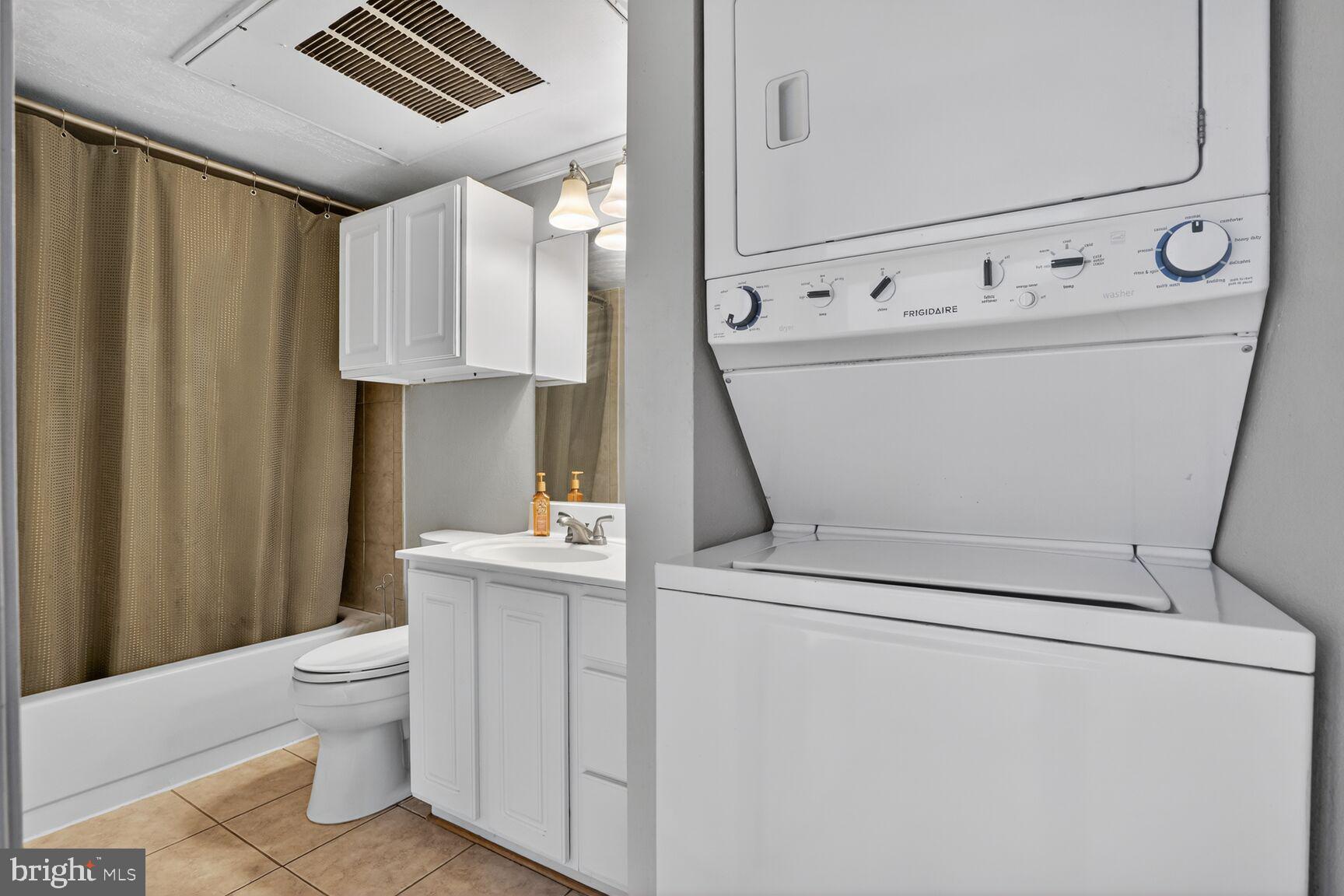 PENDERBROOK SQUARE CONDOMINIUMS - Residential