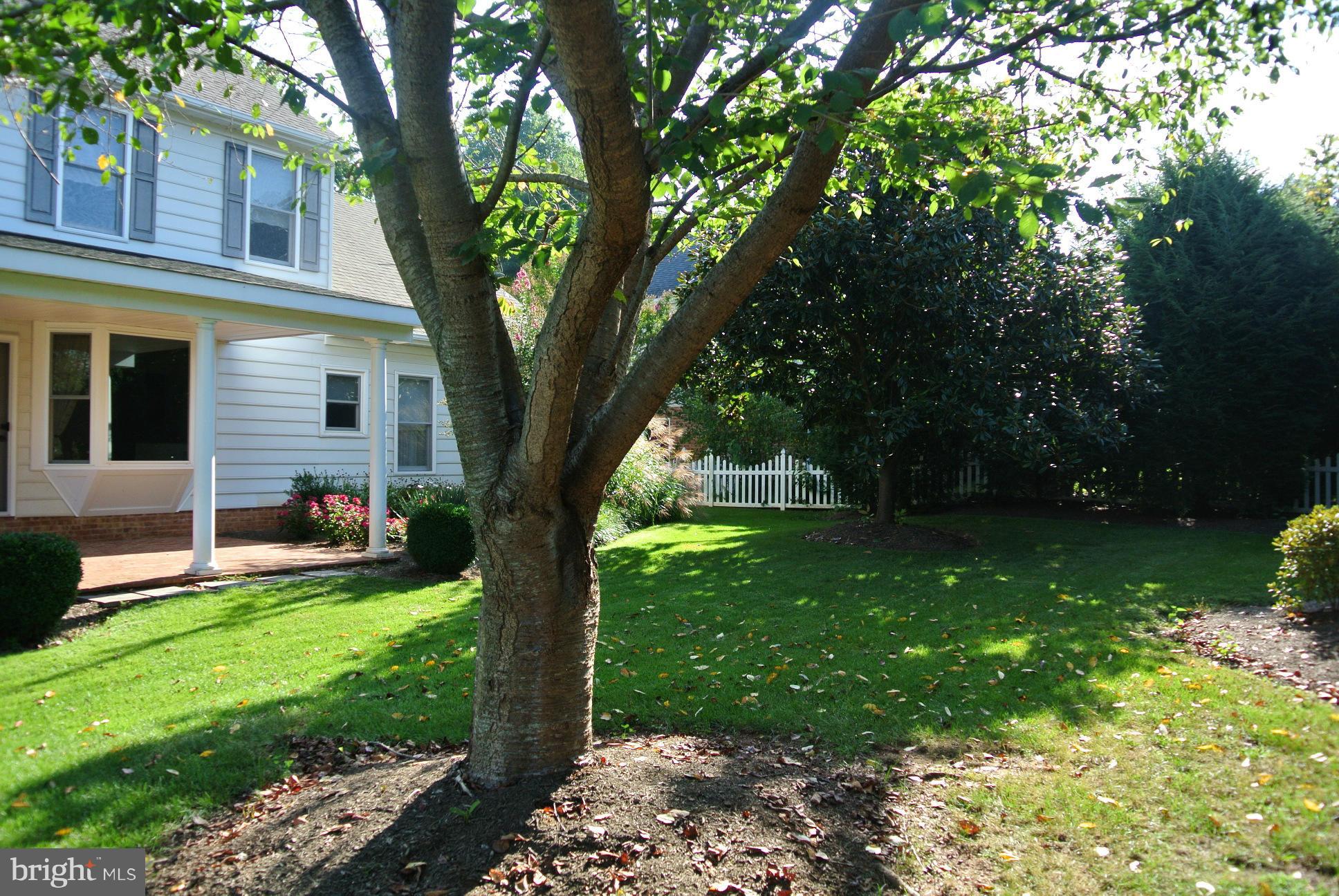 COUNTRY CLUB ESTATES - Residential