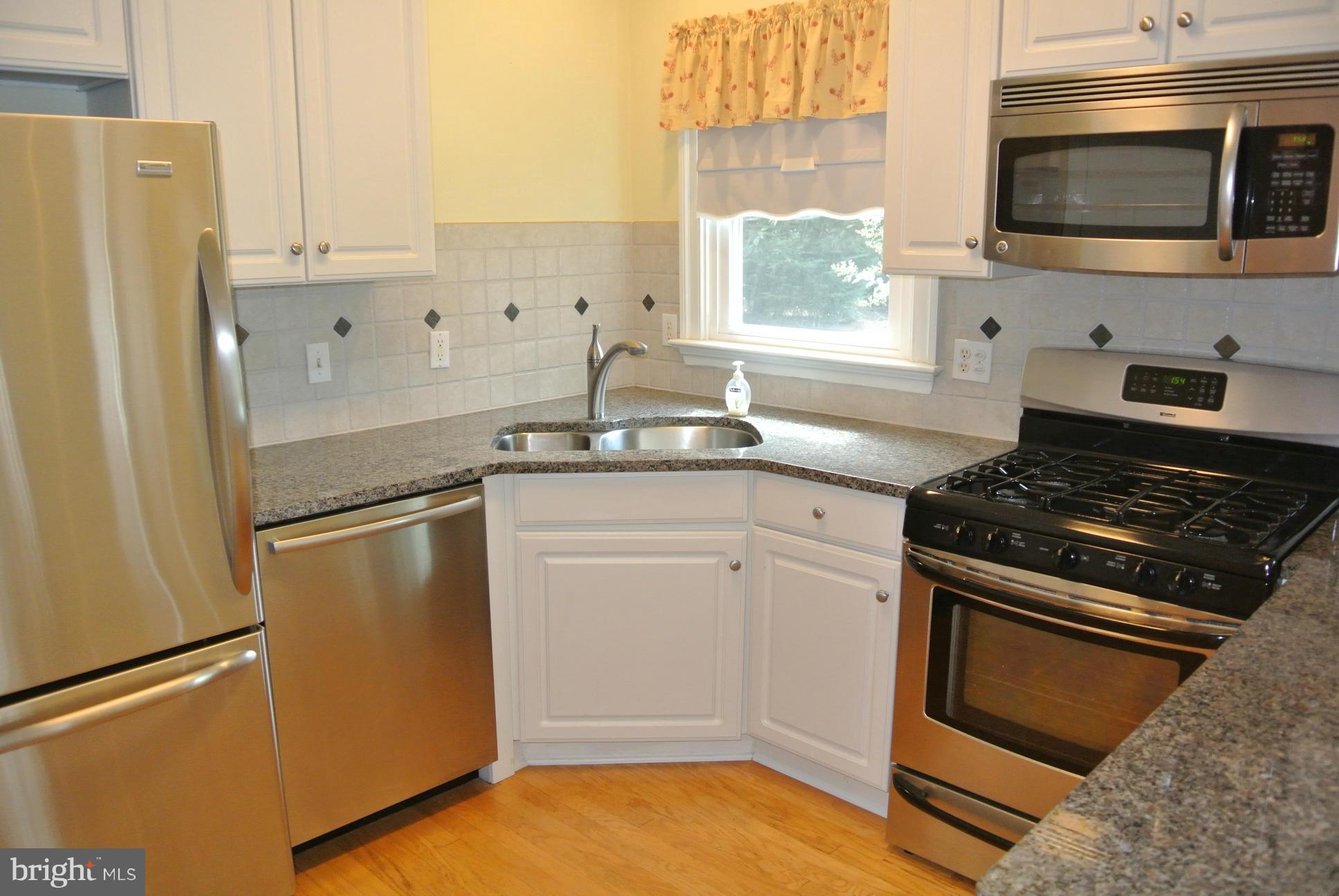 COUNTRY CLUB ESTATES - Residential