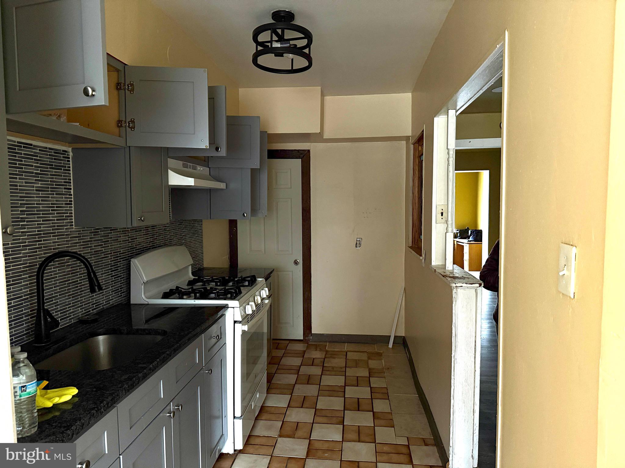 2553 S CARROLL STREET