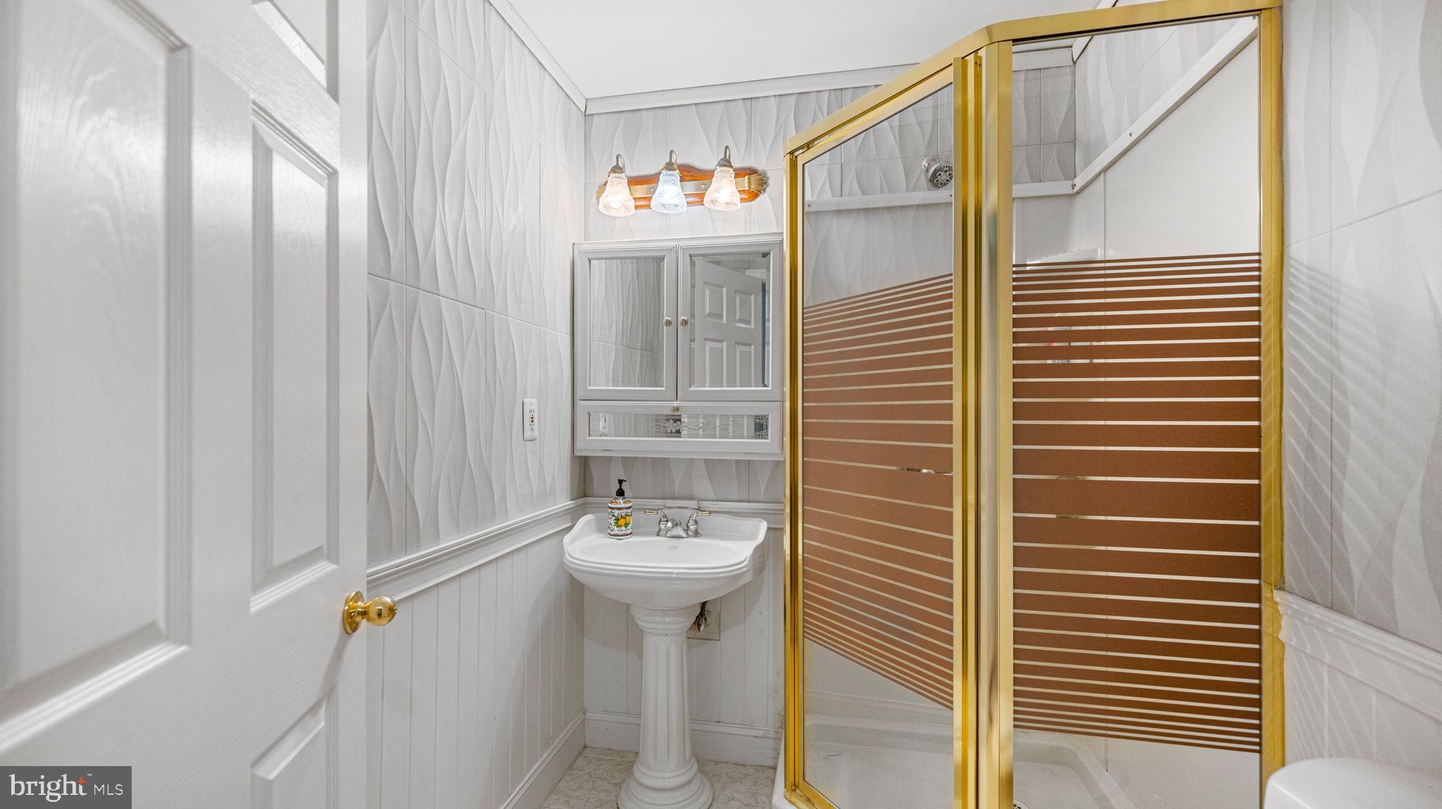 CHURCHILL TOWN SECTOR - Residential Lease