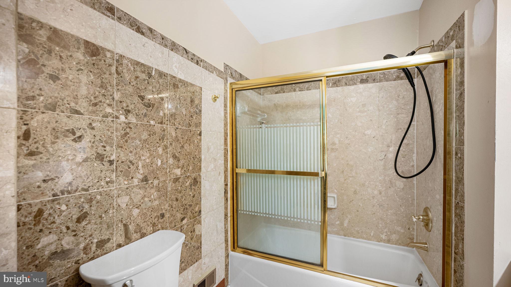 CHURCHILL TOWN SECTOR - Residential Lease