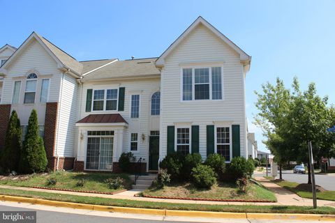 Photo of 20965 Kittanning Lane, ASHBURN, VA 20147 (MLS # VALO2124232)