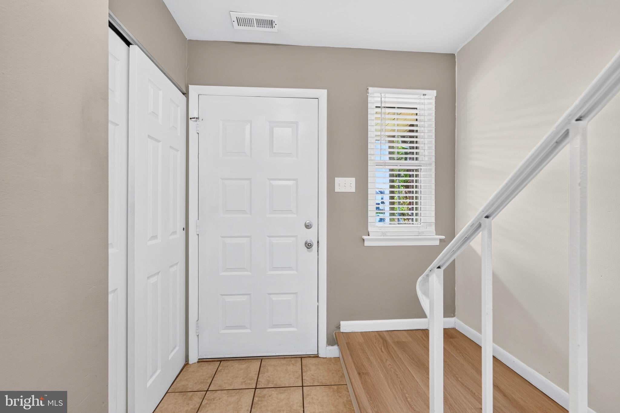 887 CLOVER PLACE