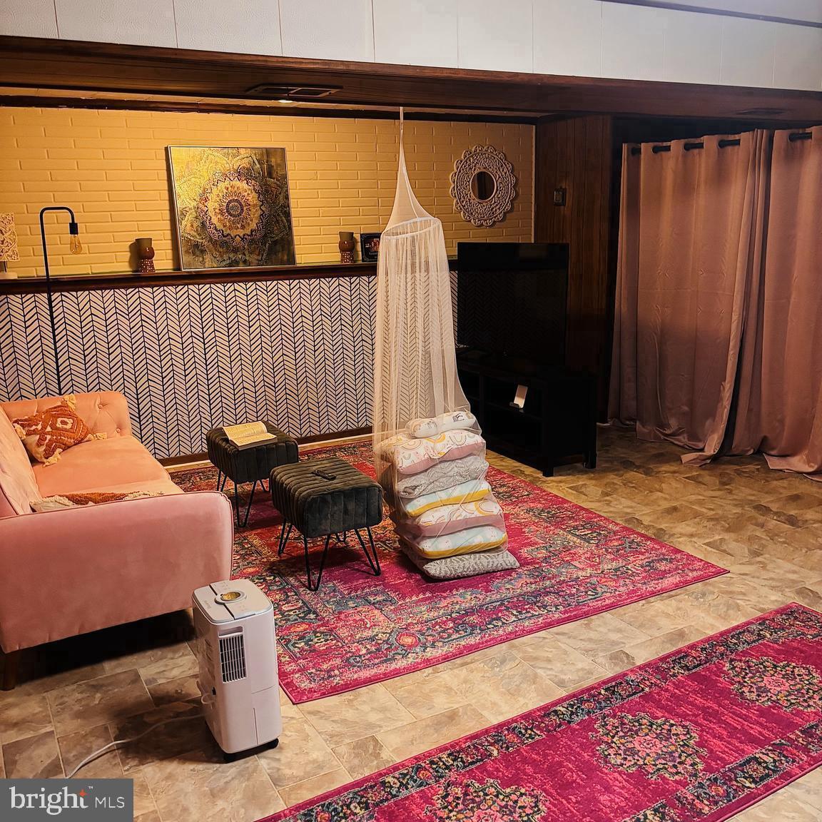 BROOKSHIRE/CRYSTAL RIDGE - Residential