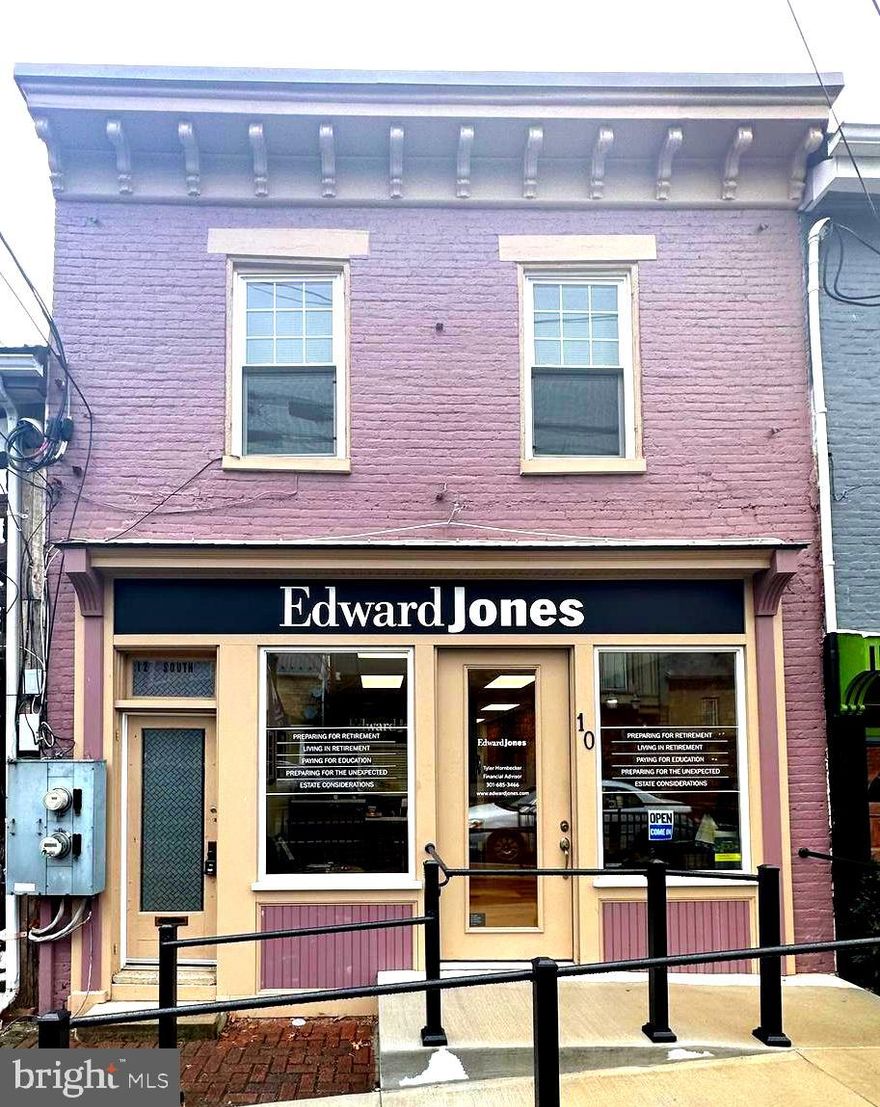 Gorgeous, fully renovated 2nd floor, 1 bedroom apartment in Boonsboro.  Large open floor plan with stunning hardwood floors, brand new HVAC system that provides central a/c and electric heat pump.  Brand new appliances, that includes a stackable washer/dryer.   Contact us today to schedule a tour!