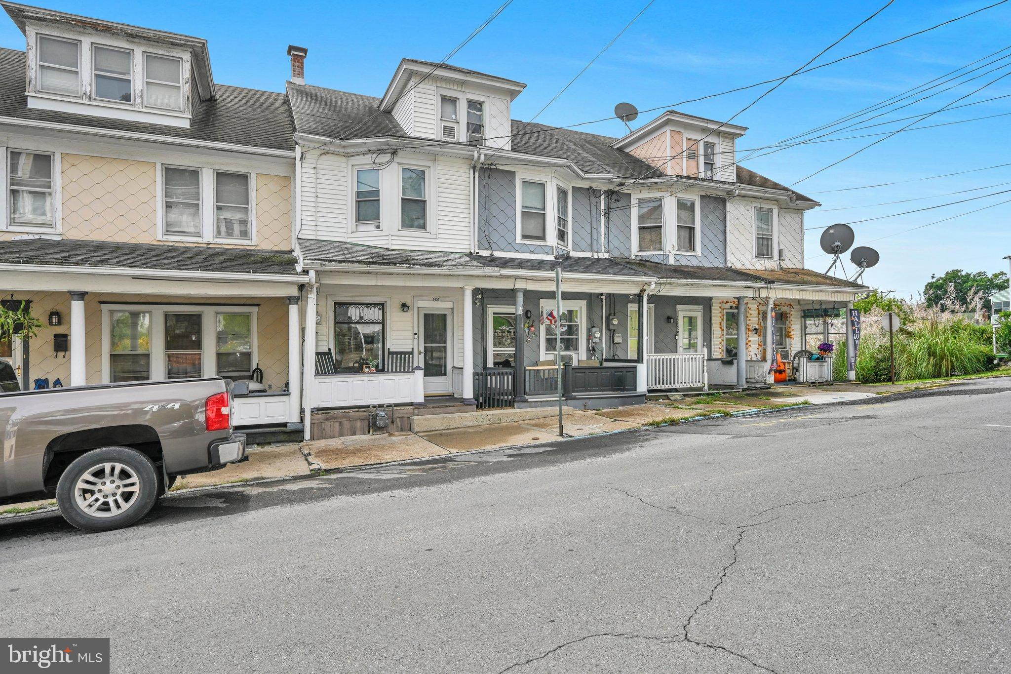 1452 W WALNUT STREET