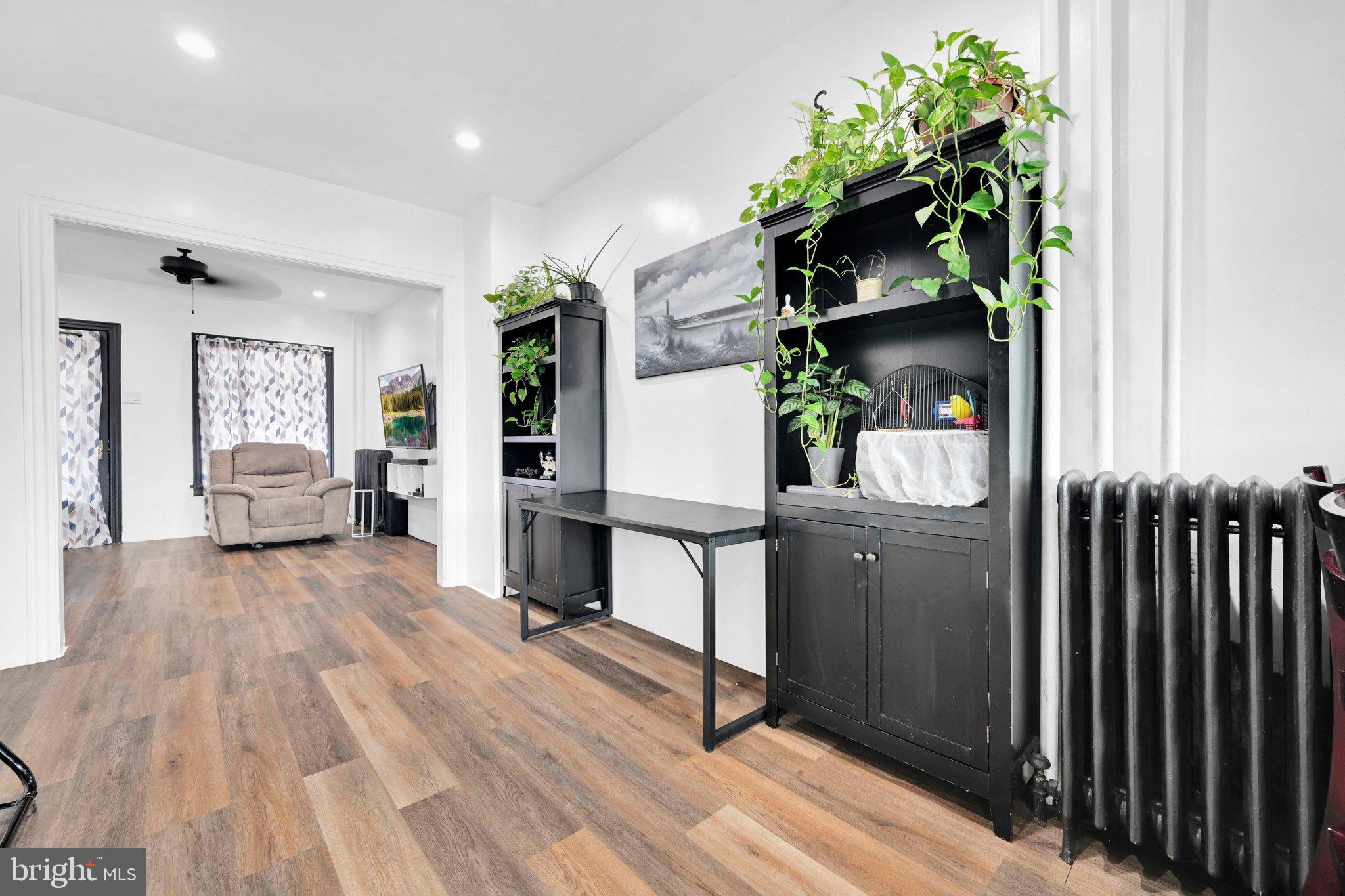 1452 W WALNUT STREET