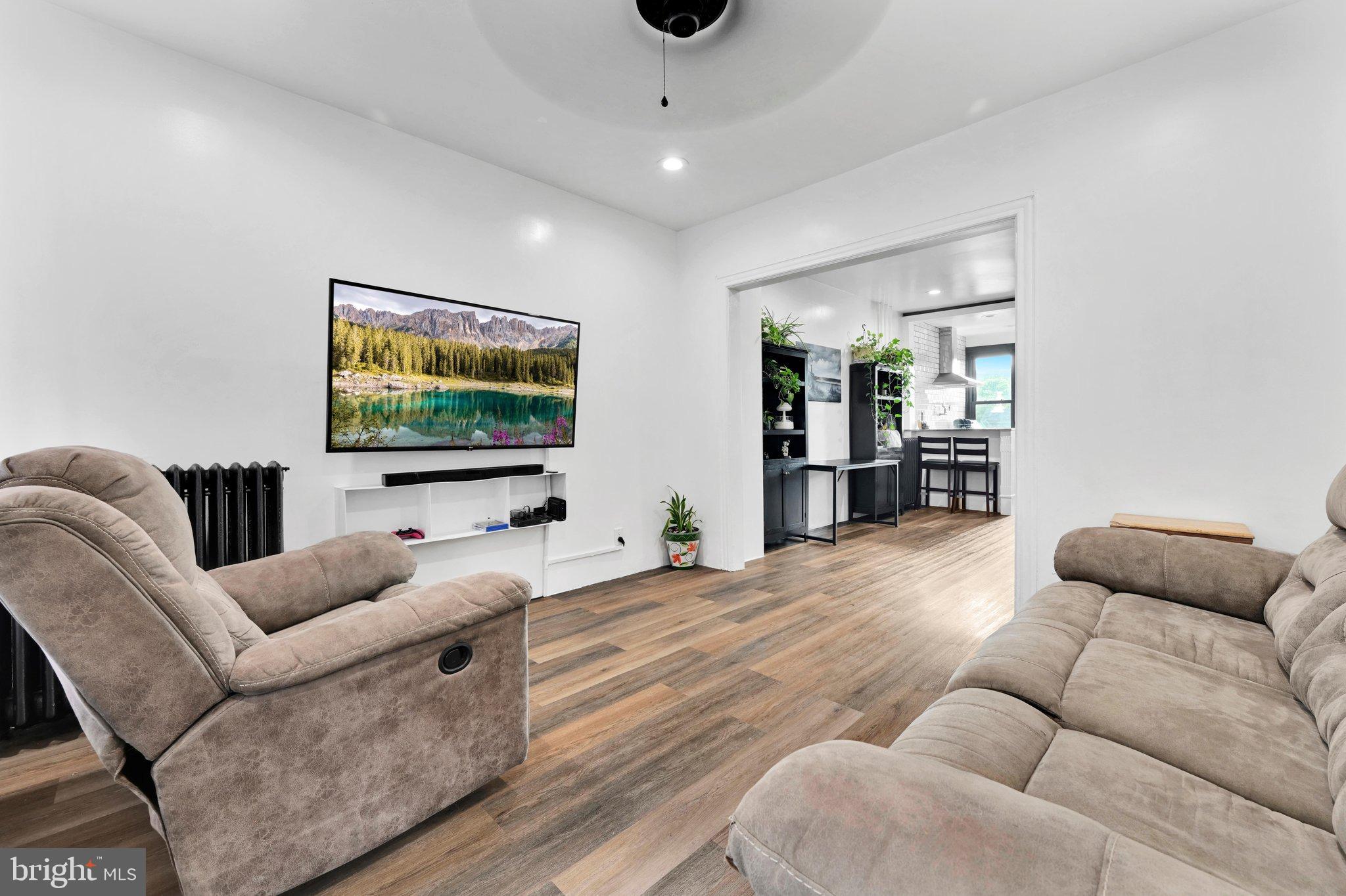 1452 W WALNUT STREET