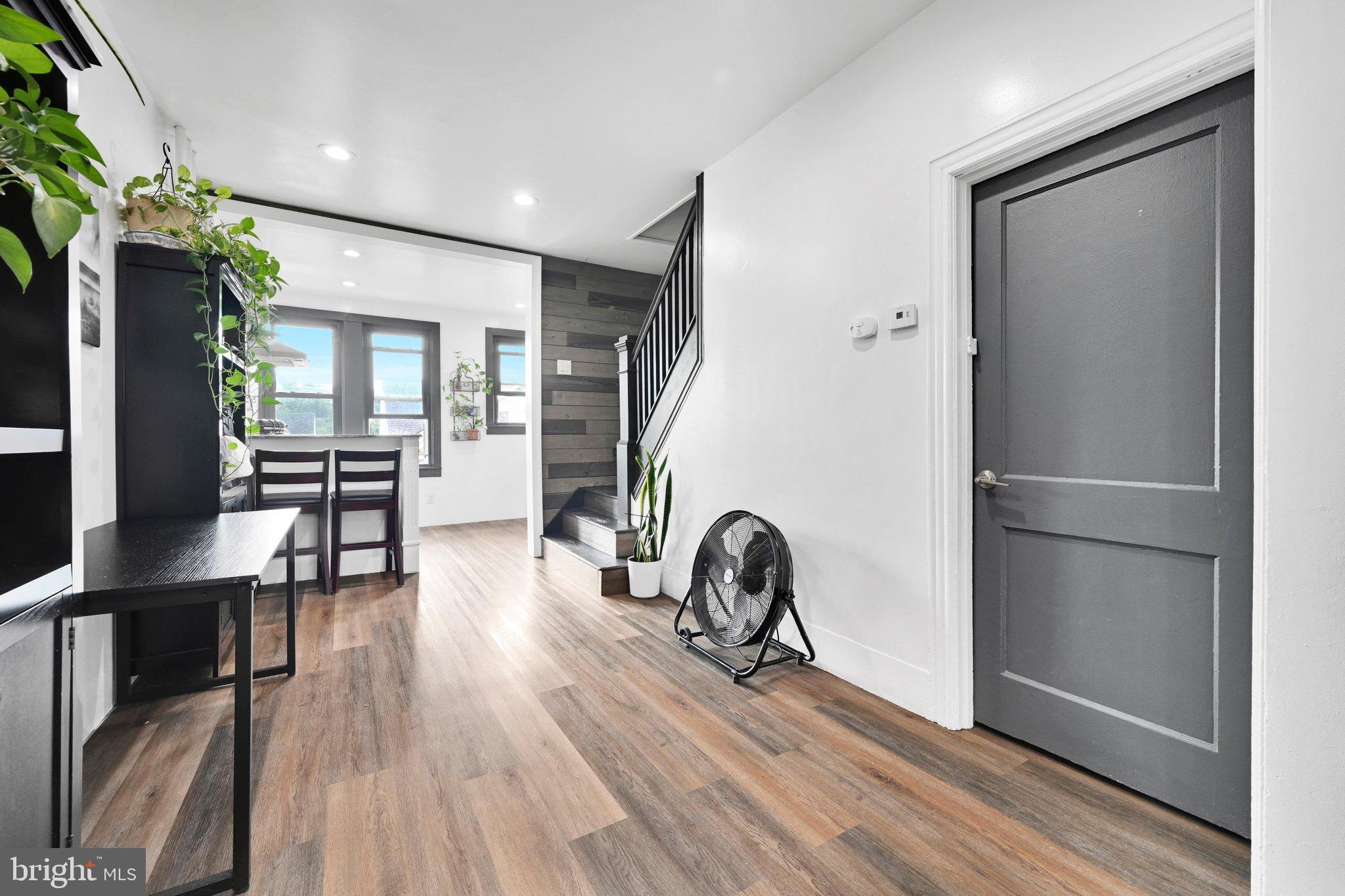 1452 W WALNUT STREET