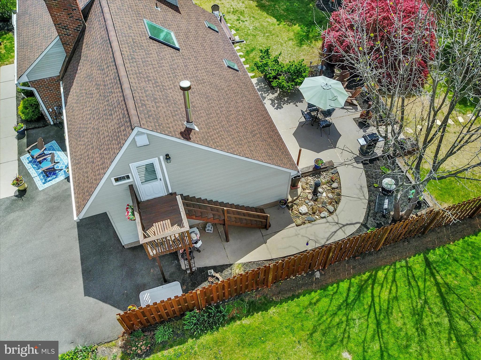 604 MAPLEVIEW DRIVE