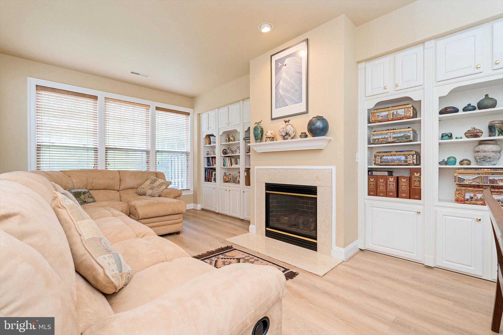 LAKES AT RED ROCK - Residential