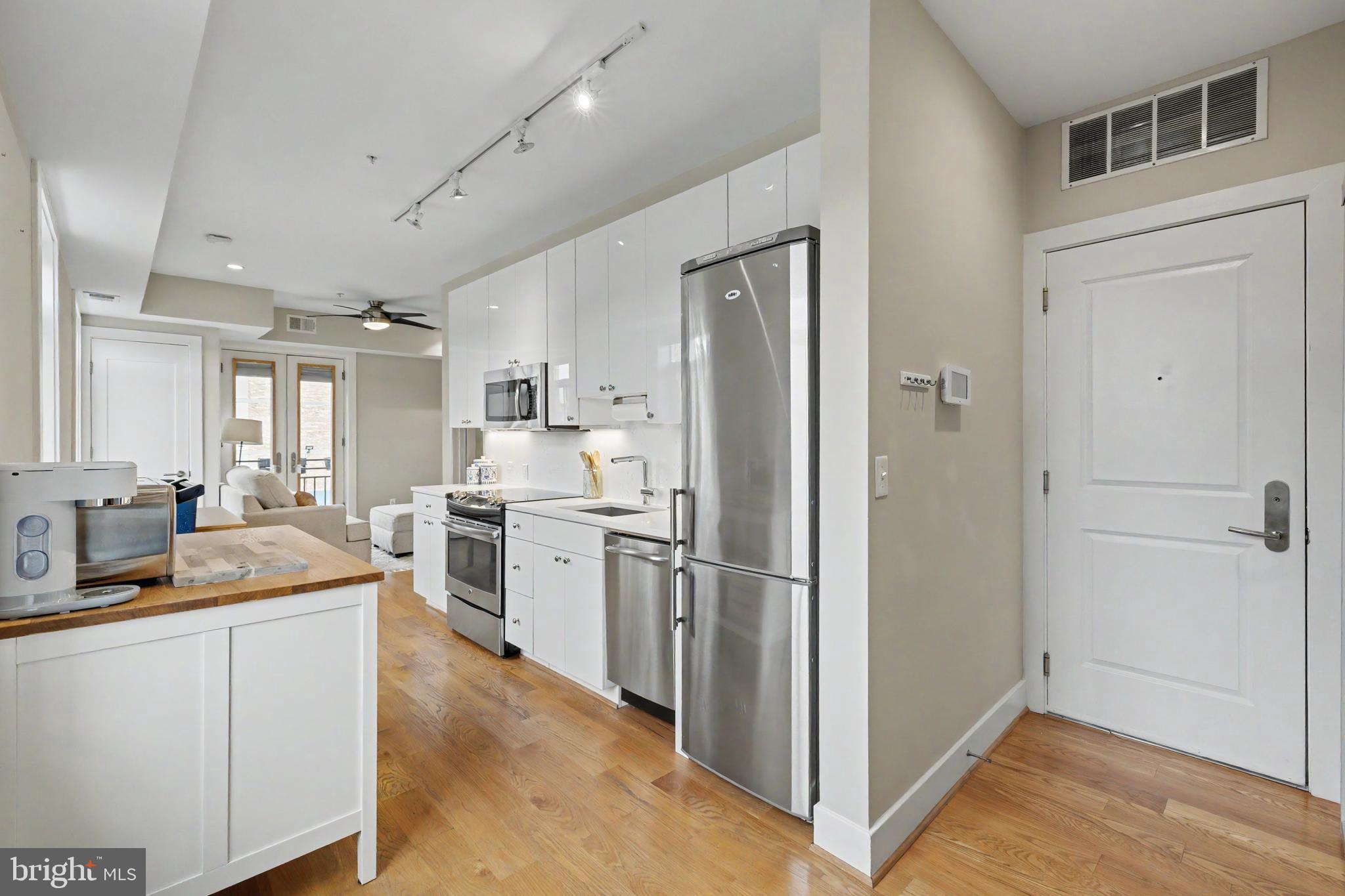 1211 G STREET SE 9