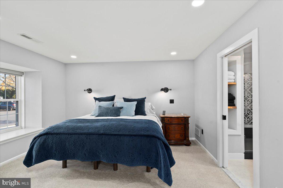 VILLAGE SHIRES - Residential