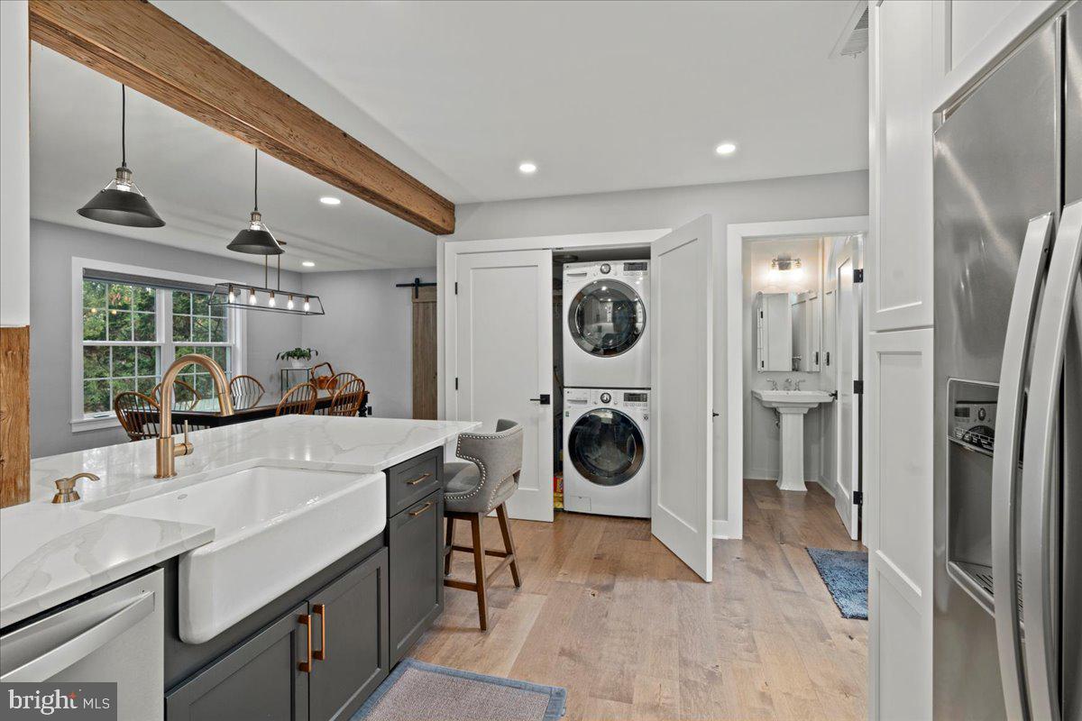 VILLAGE SHIRES - Residential