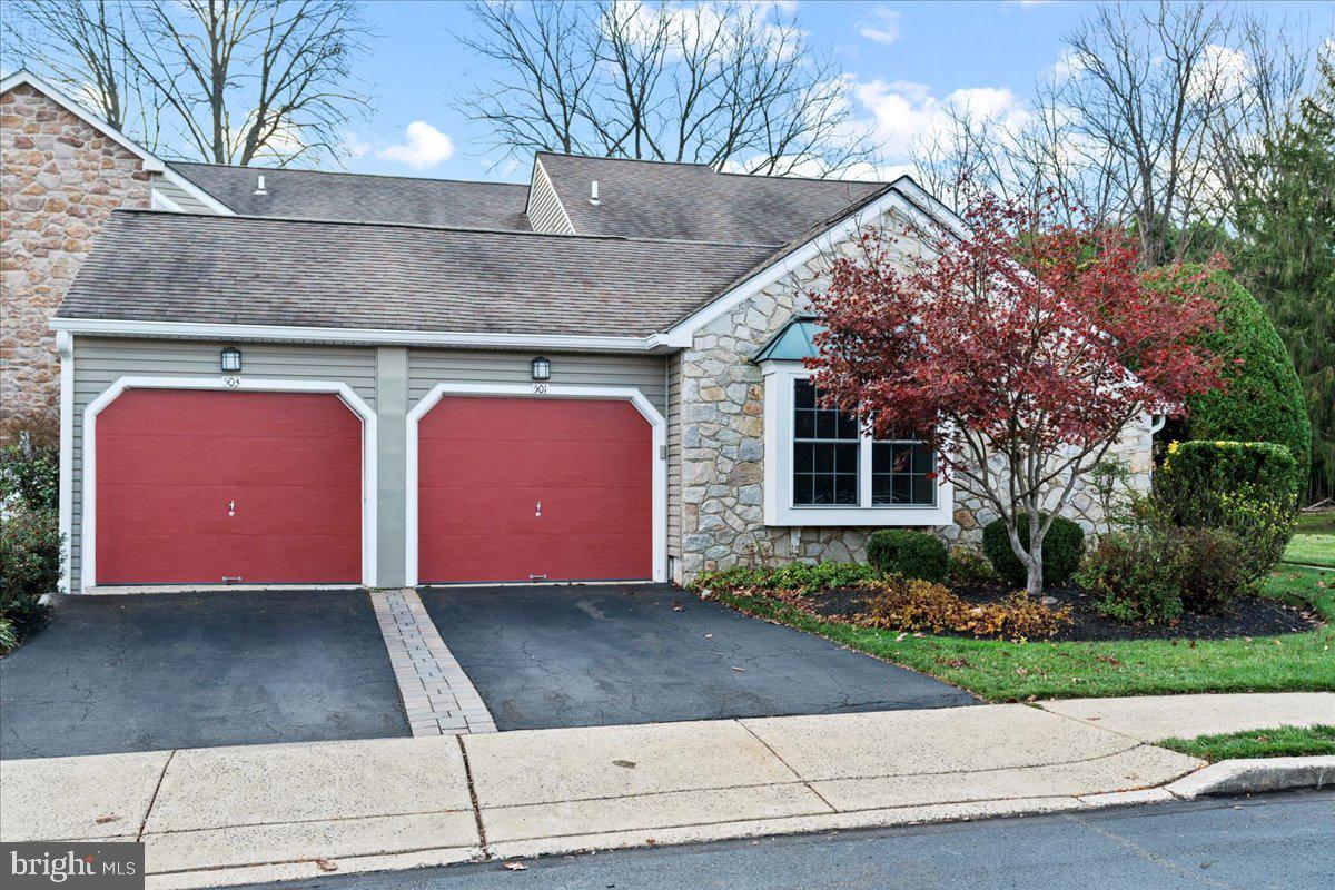 VILLAGE SHIRES - Residential