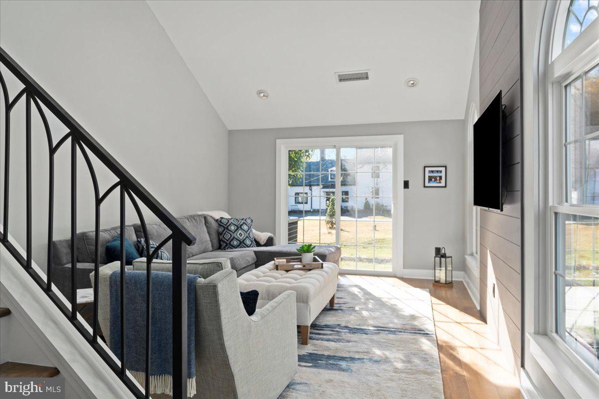 VILLAGE SHIRES - Residential