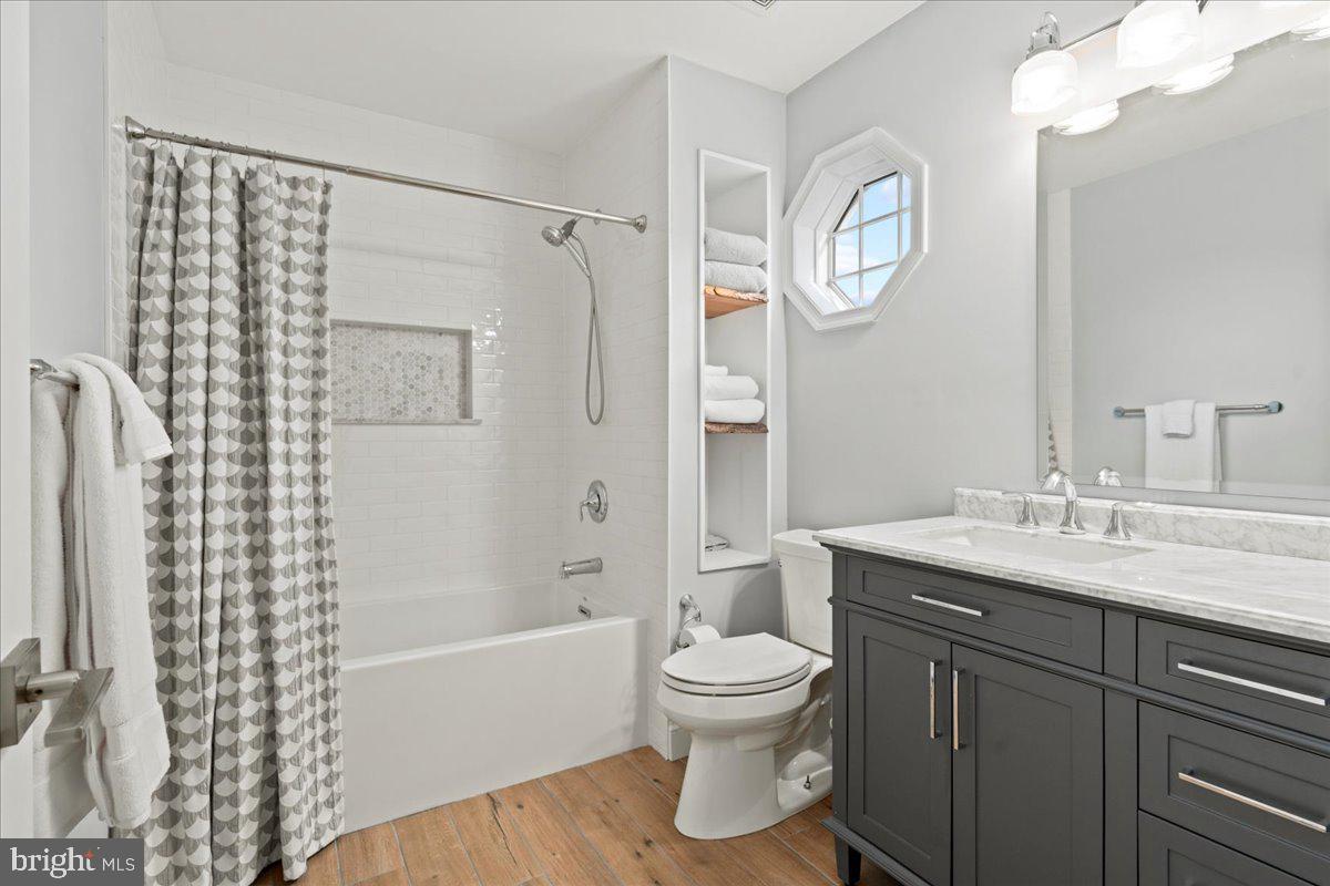 VILLAGE SHIRES - Residential