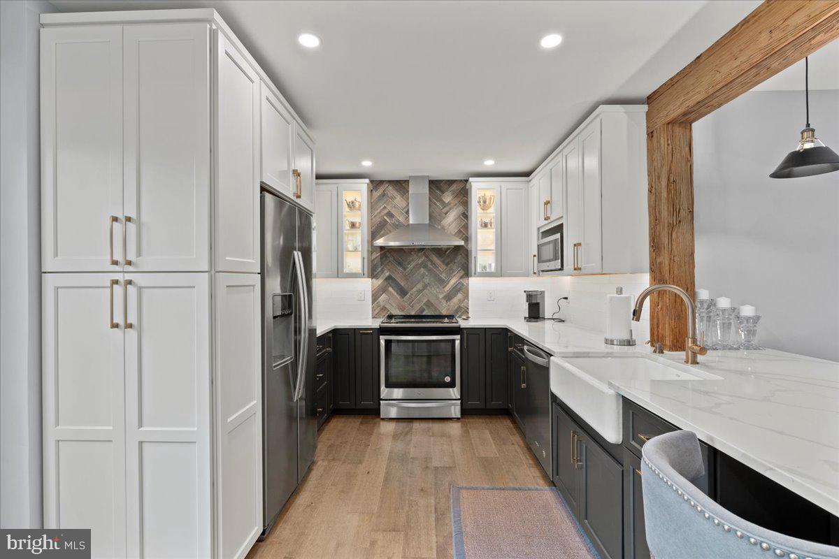 VILLAGE SHIRES - Residential