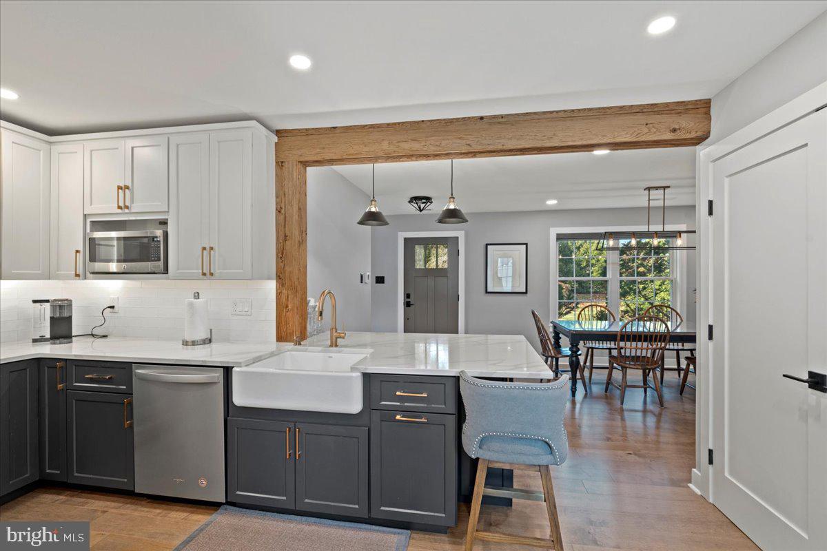 VILLAGE SHIRES - Residential