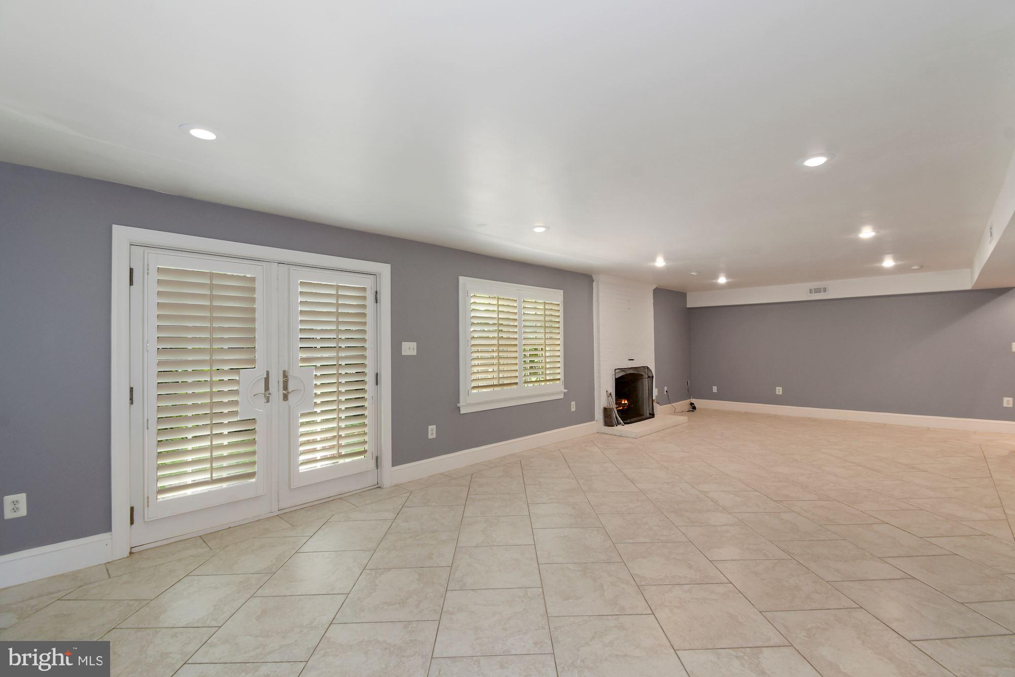 COUNTRYSIDE - Residential