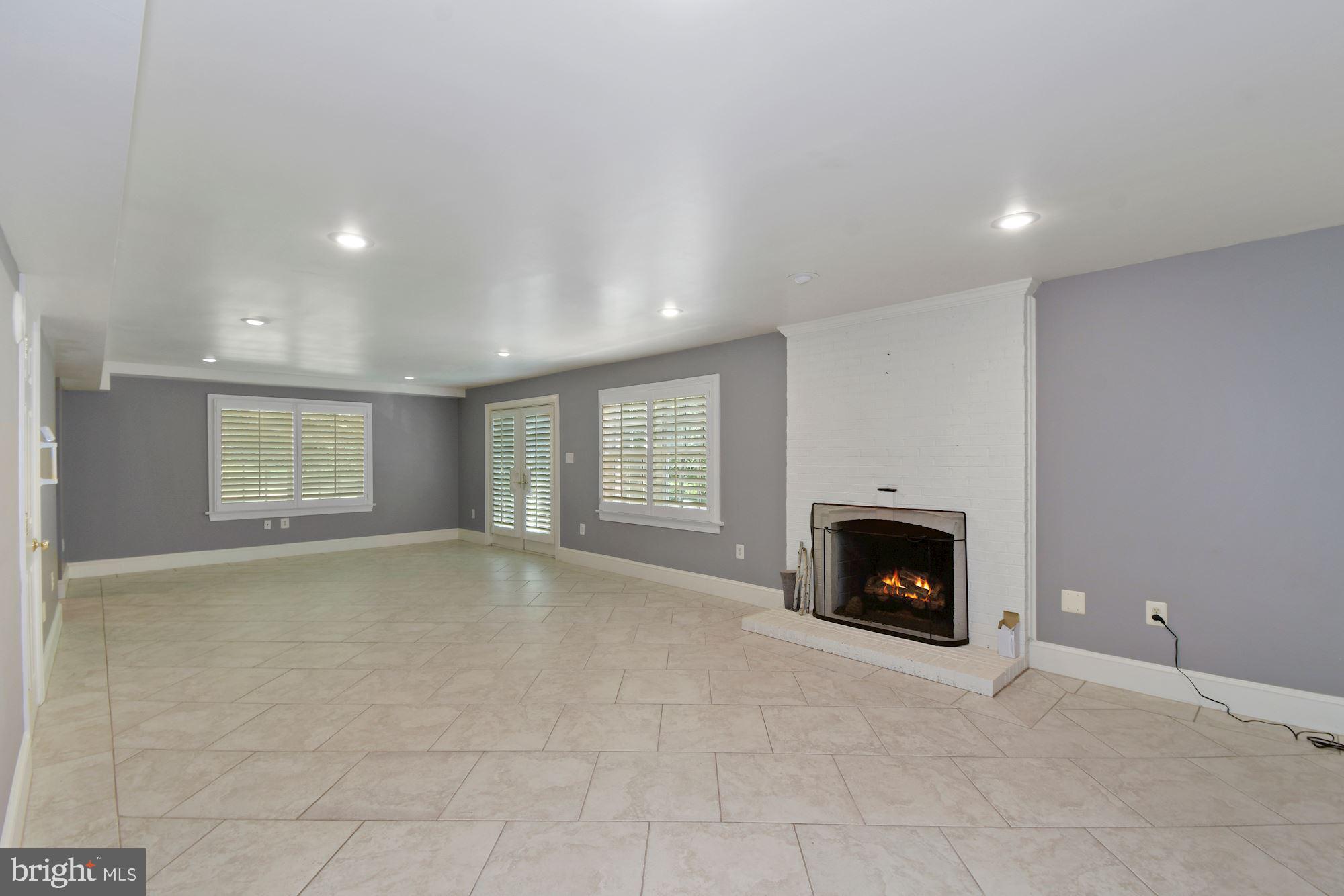 COUNTRYSIDE - Residential