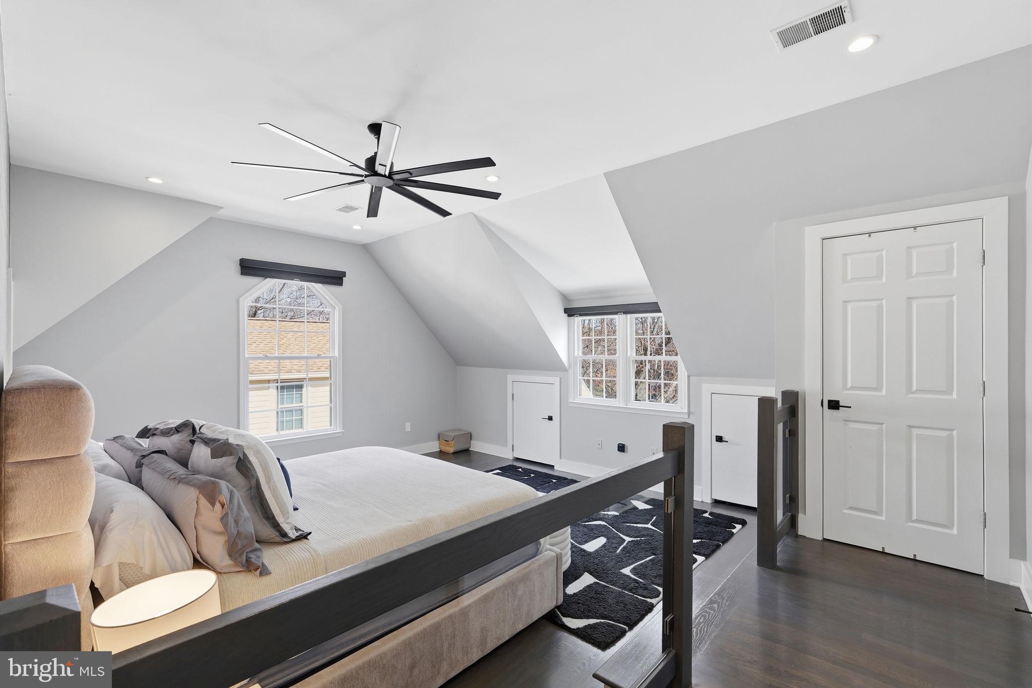 WASHINGTONIAN WOODS - Residential