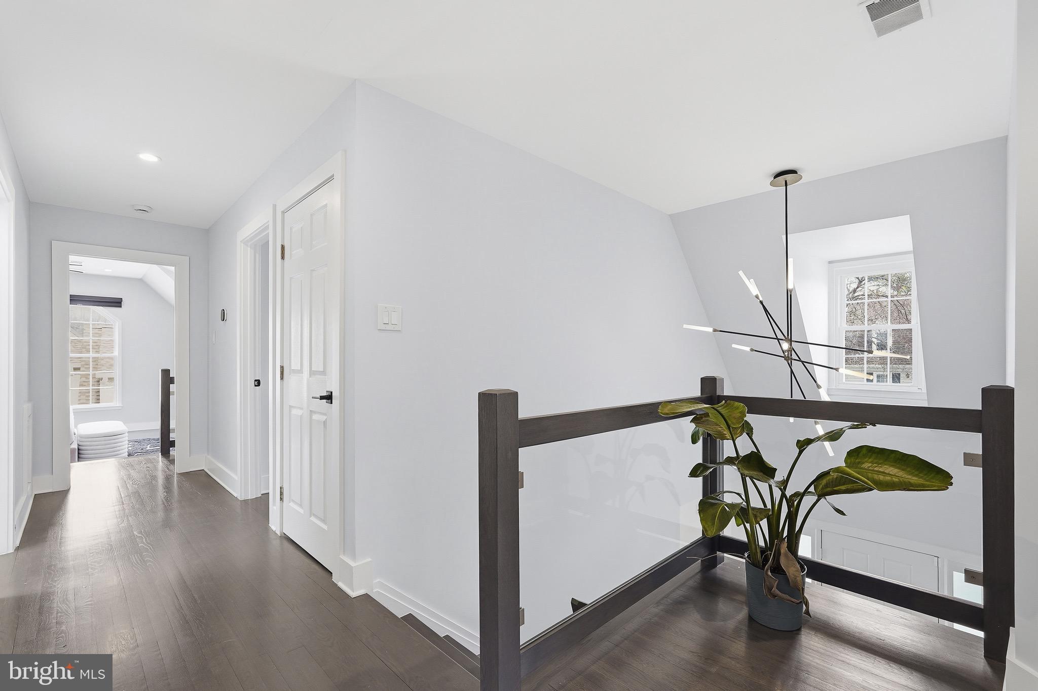 WASHINGTONIAN WOODS - Residential