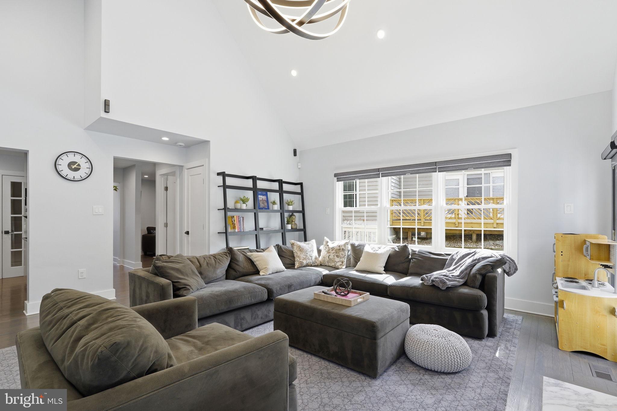 WASHINGTONIAN WOODS - Residential