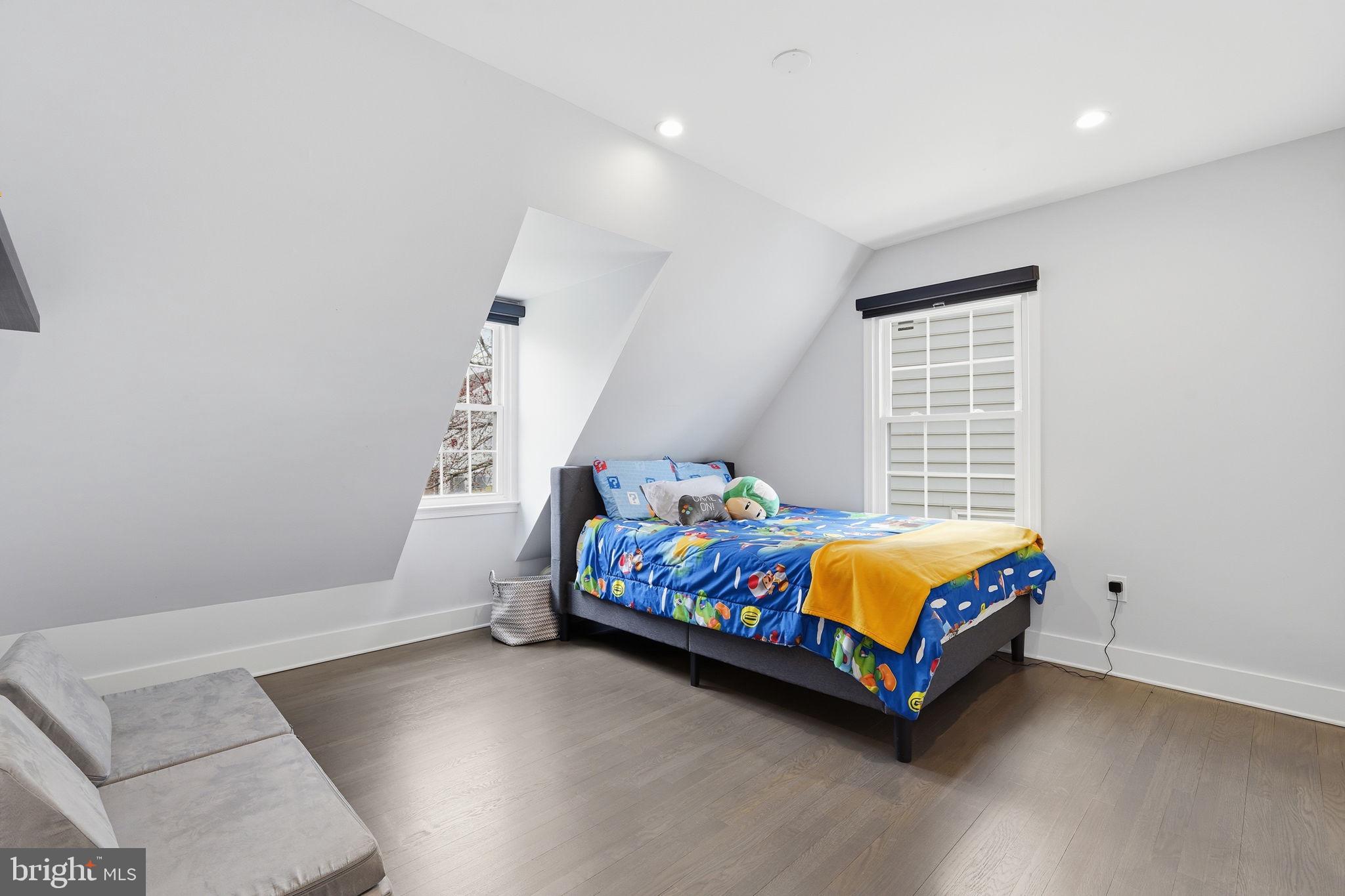 WASHINGTONIAN WOODS - Residential