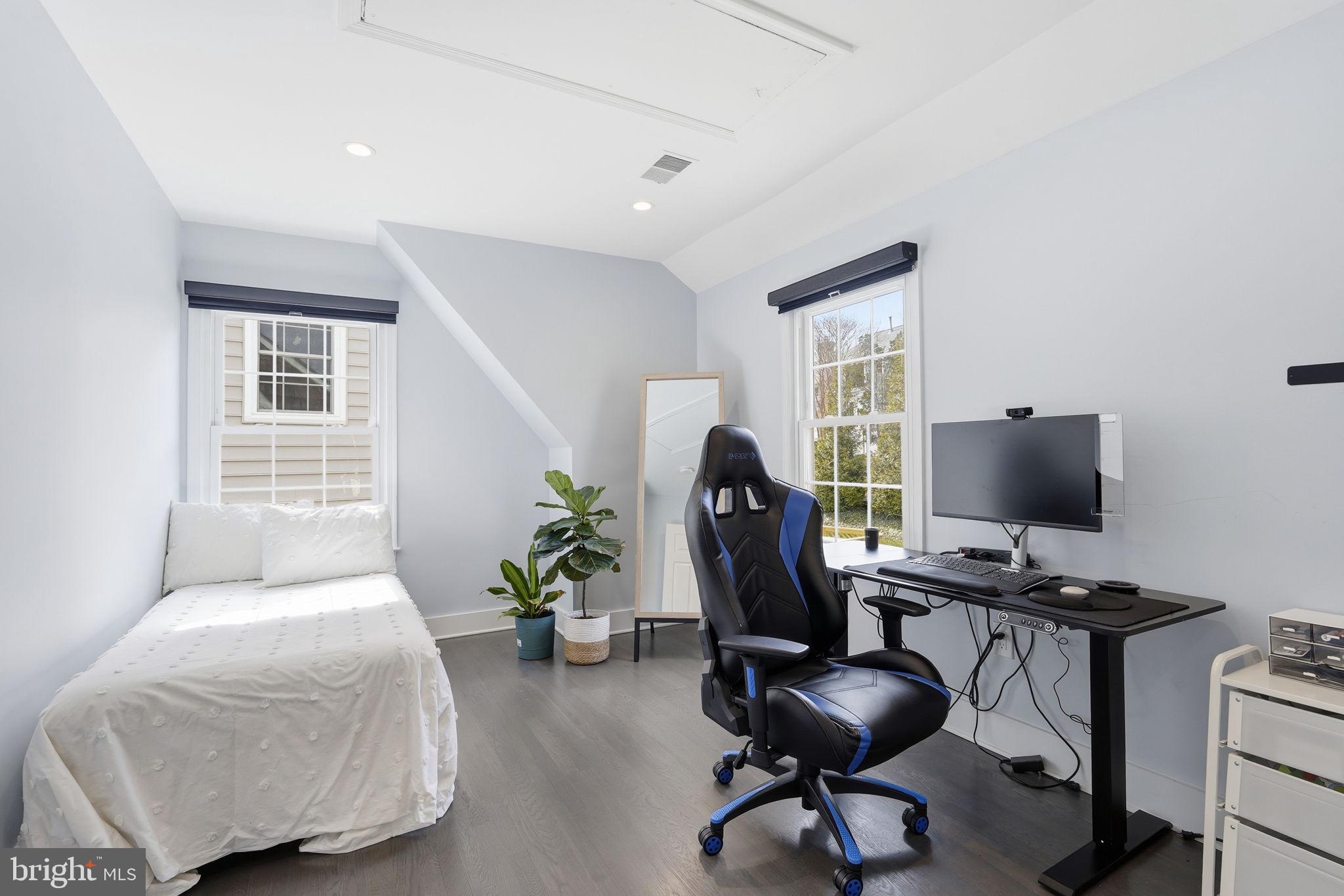 WASHINGTONIAN WOODS - Residential