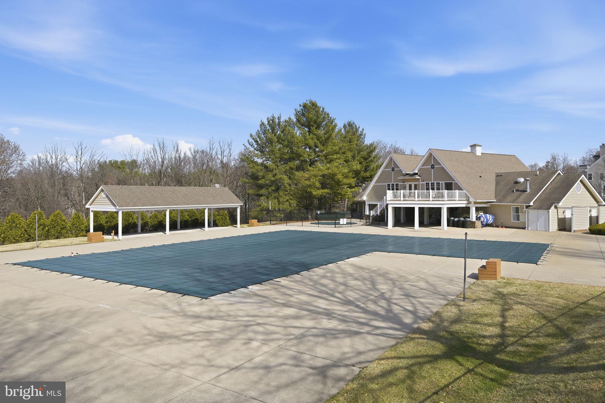 WASHINGTONIAN WOODS - Residential