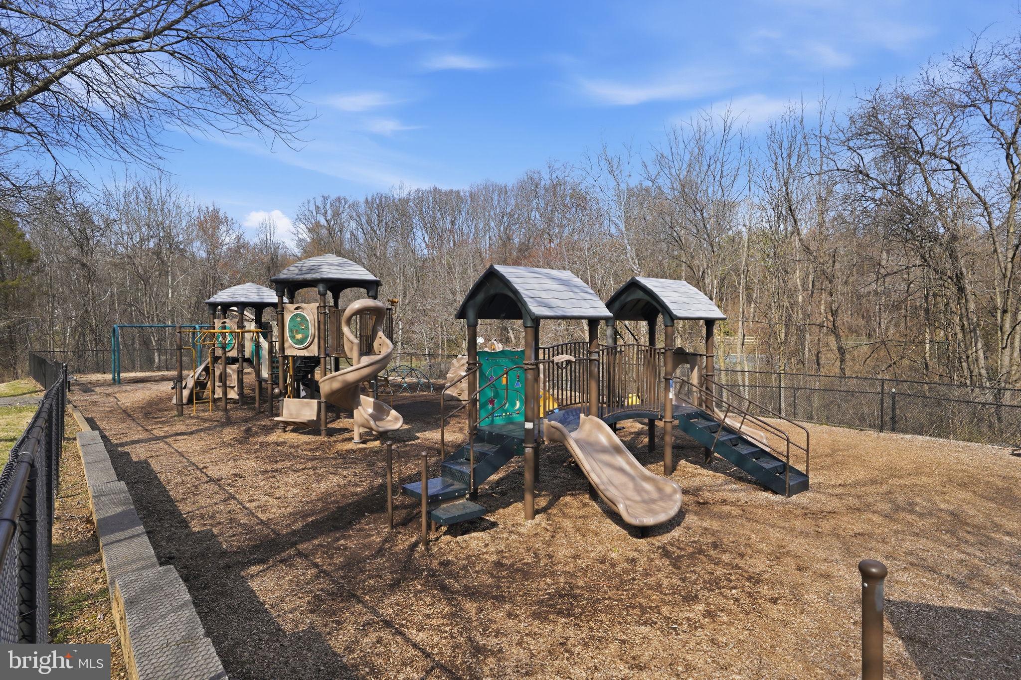 WASHINGTONIAN WOODS - Residential