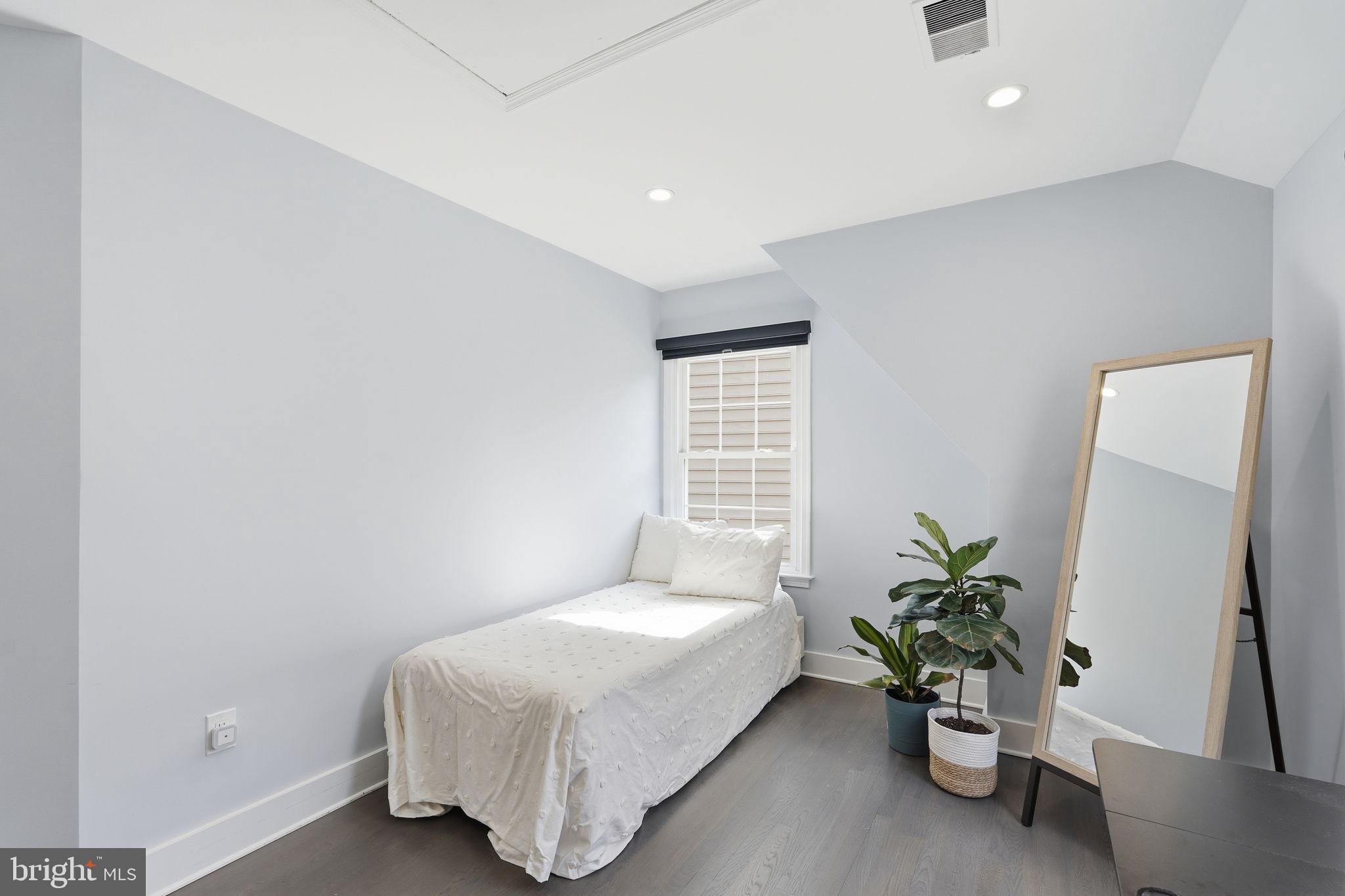 WASHINGTONIAN WOODS - Residential