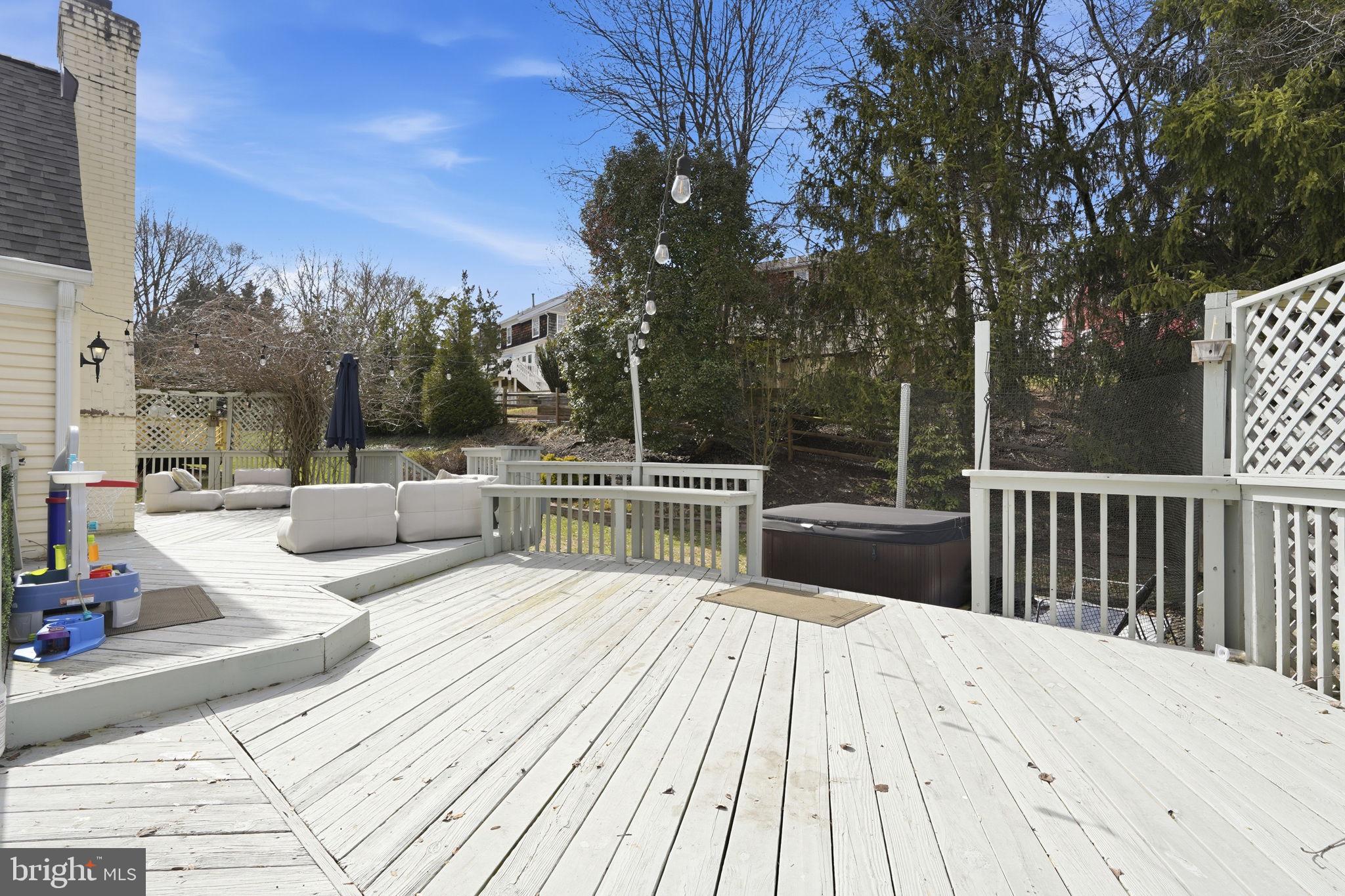 WASHINGTONIAN WOODS - Residential