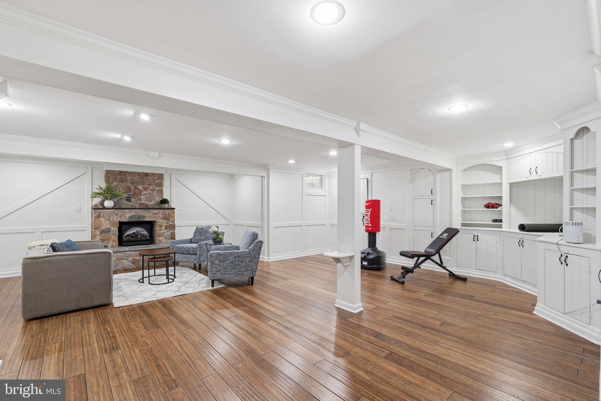 WASHINGTONIAN WOODS - Residential