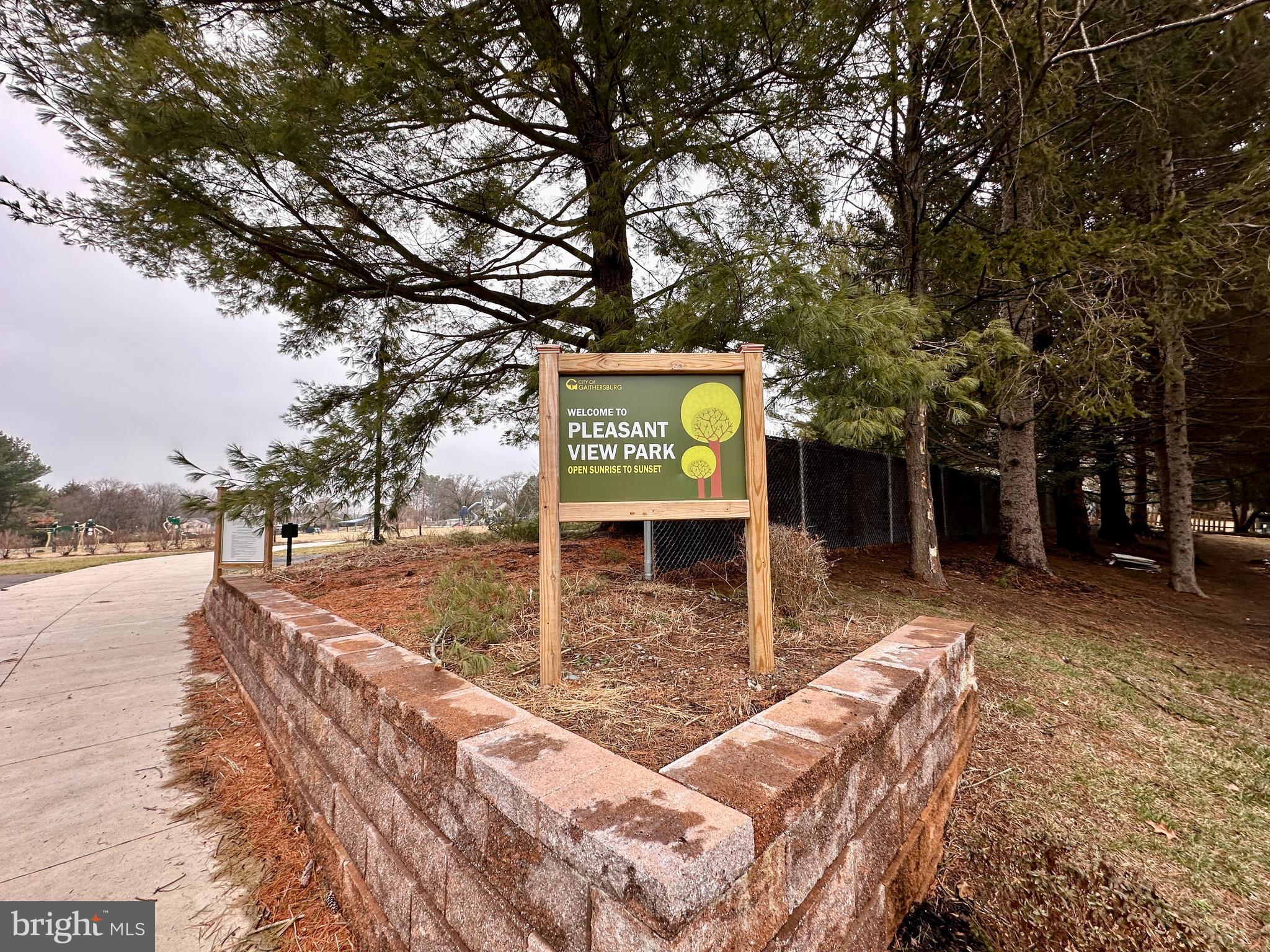 WASHINGTONIAN WOODS - Residential