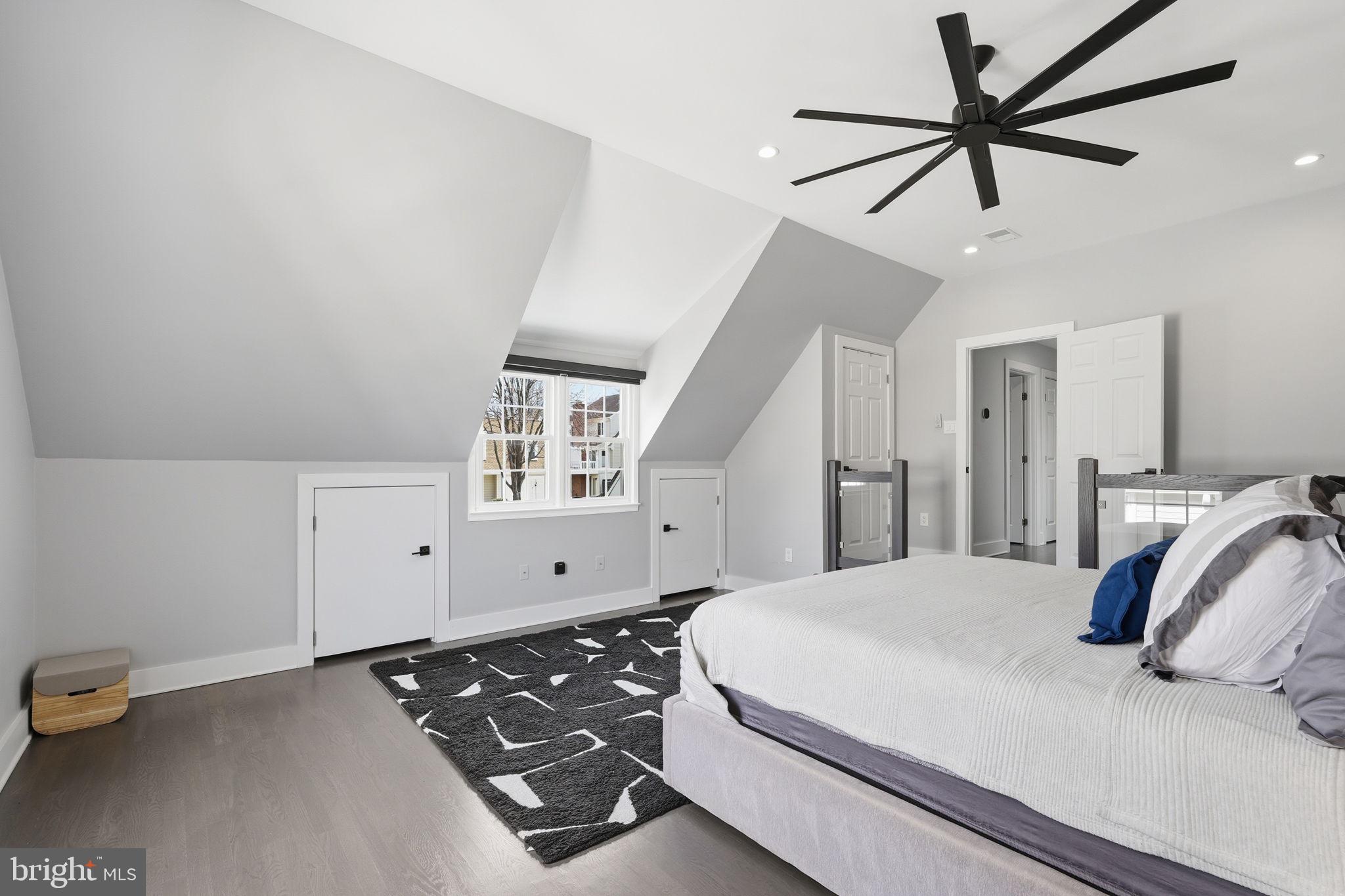 WASHINGTONIAN WOODS - Residential