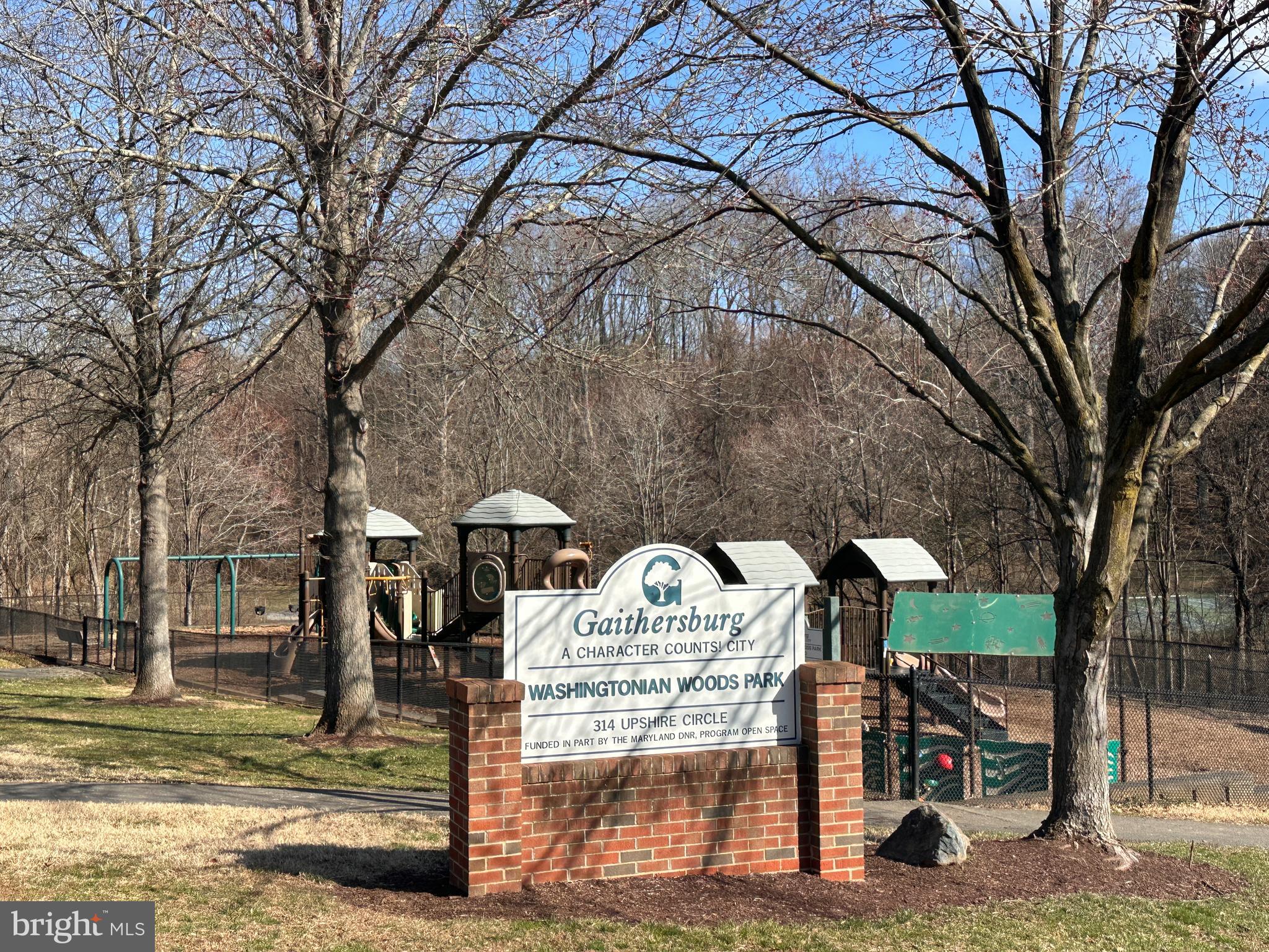 WASHINGTONIAN WOODS - Residential