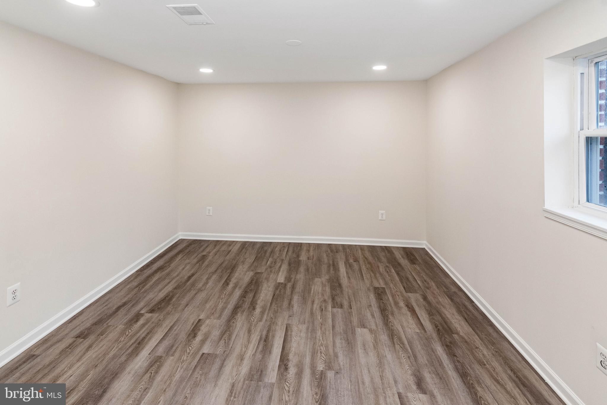 GLENARDEN WOODS - Residential