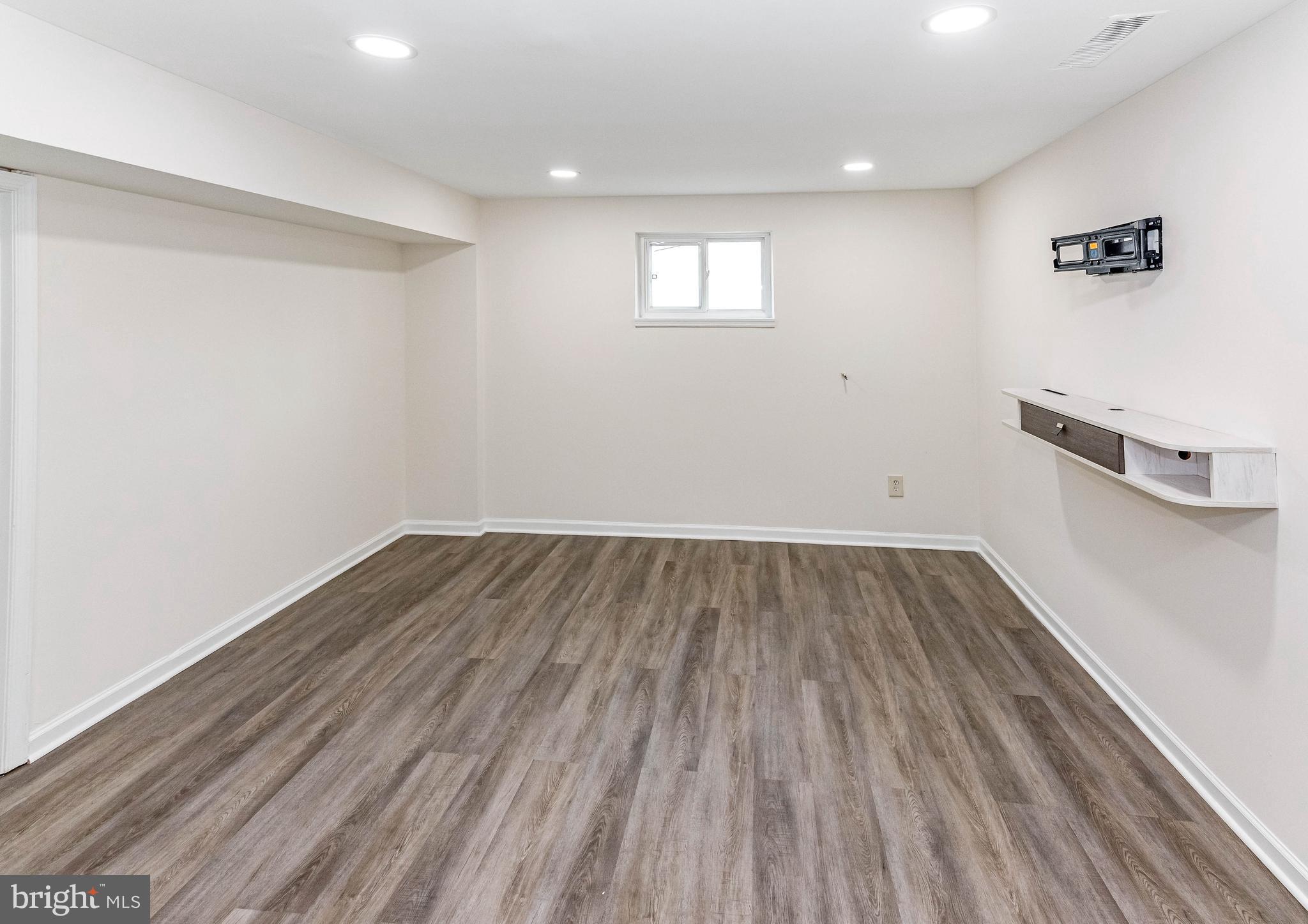 GLENARDEN WOODS - Residential