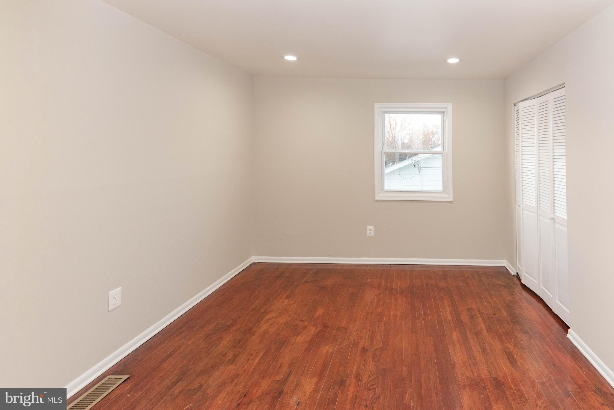 GLENARDEN WOODS - Residential