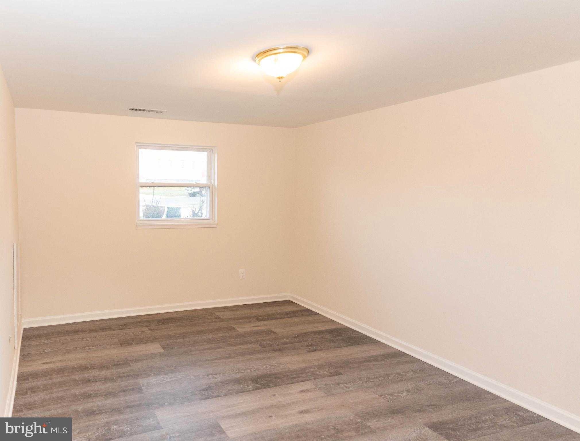 GLENARDEN WOODS - Residential