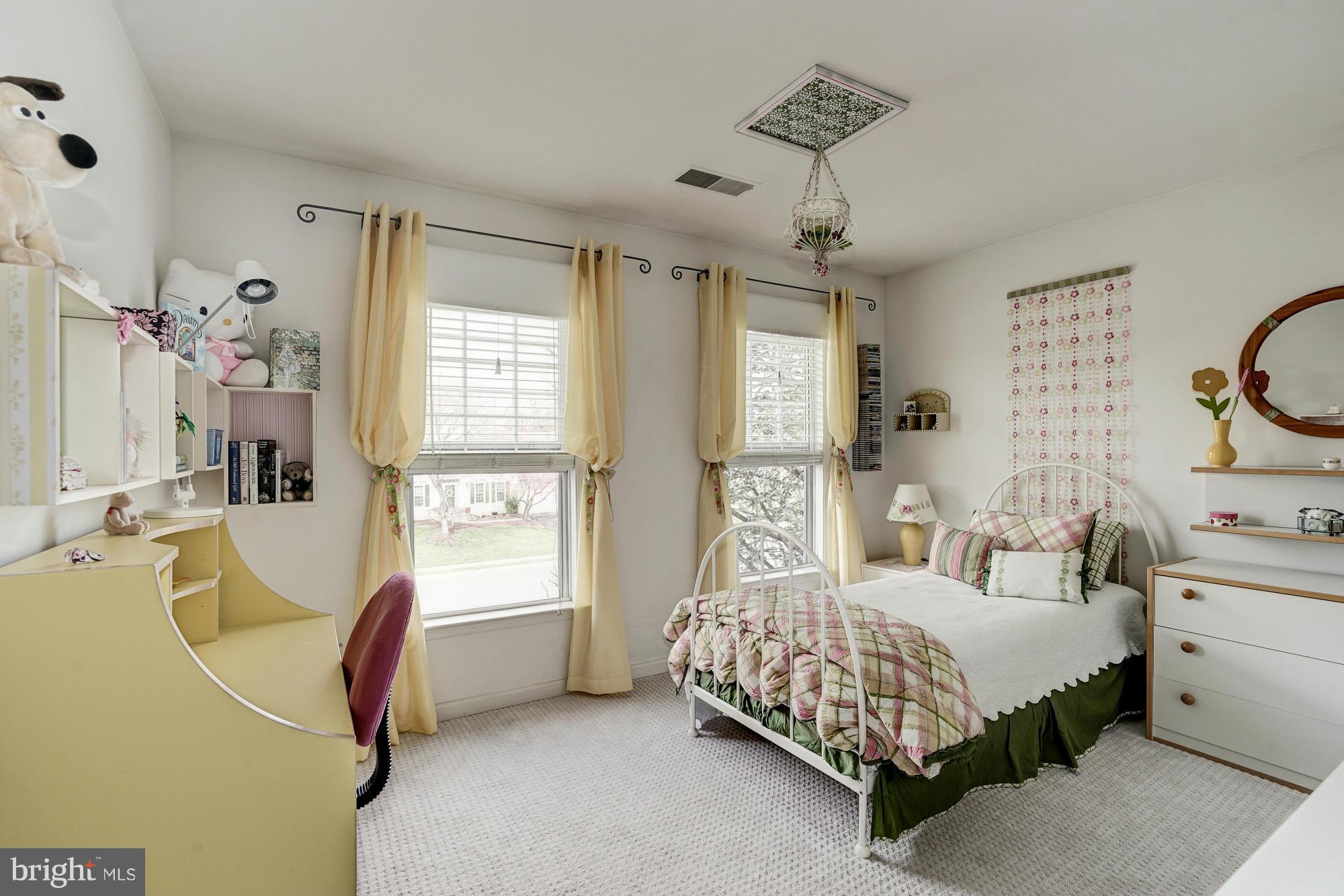 MEADOW HALL - Residential