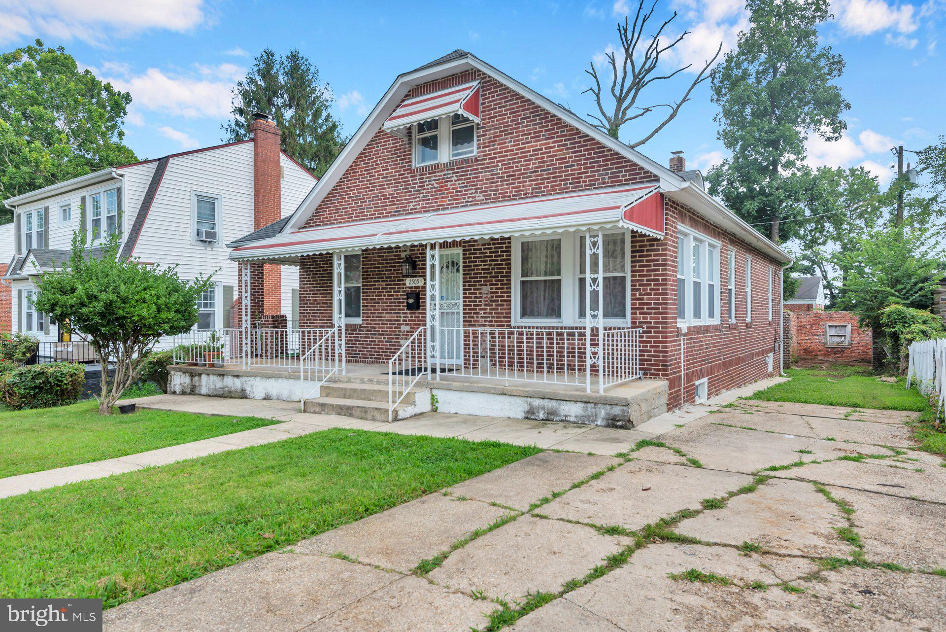 2505 OAKLEY AVENUE