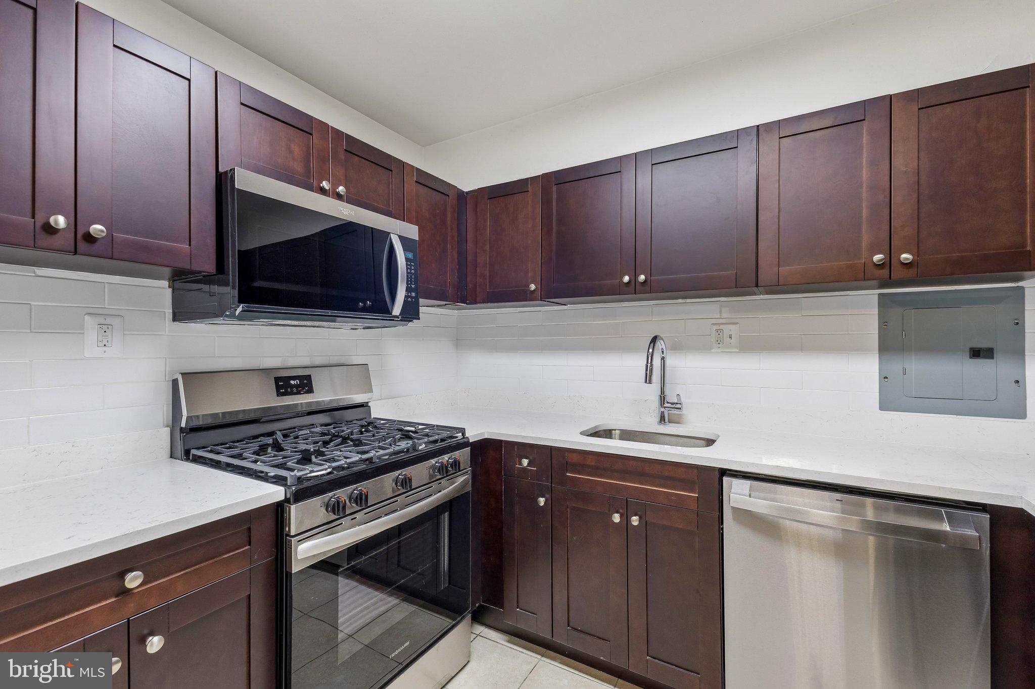 SWANN HILL CONDOMINIUMS - Residential